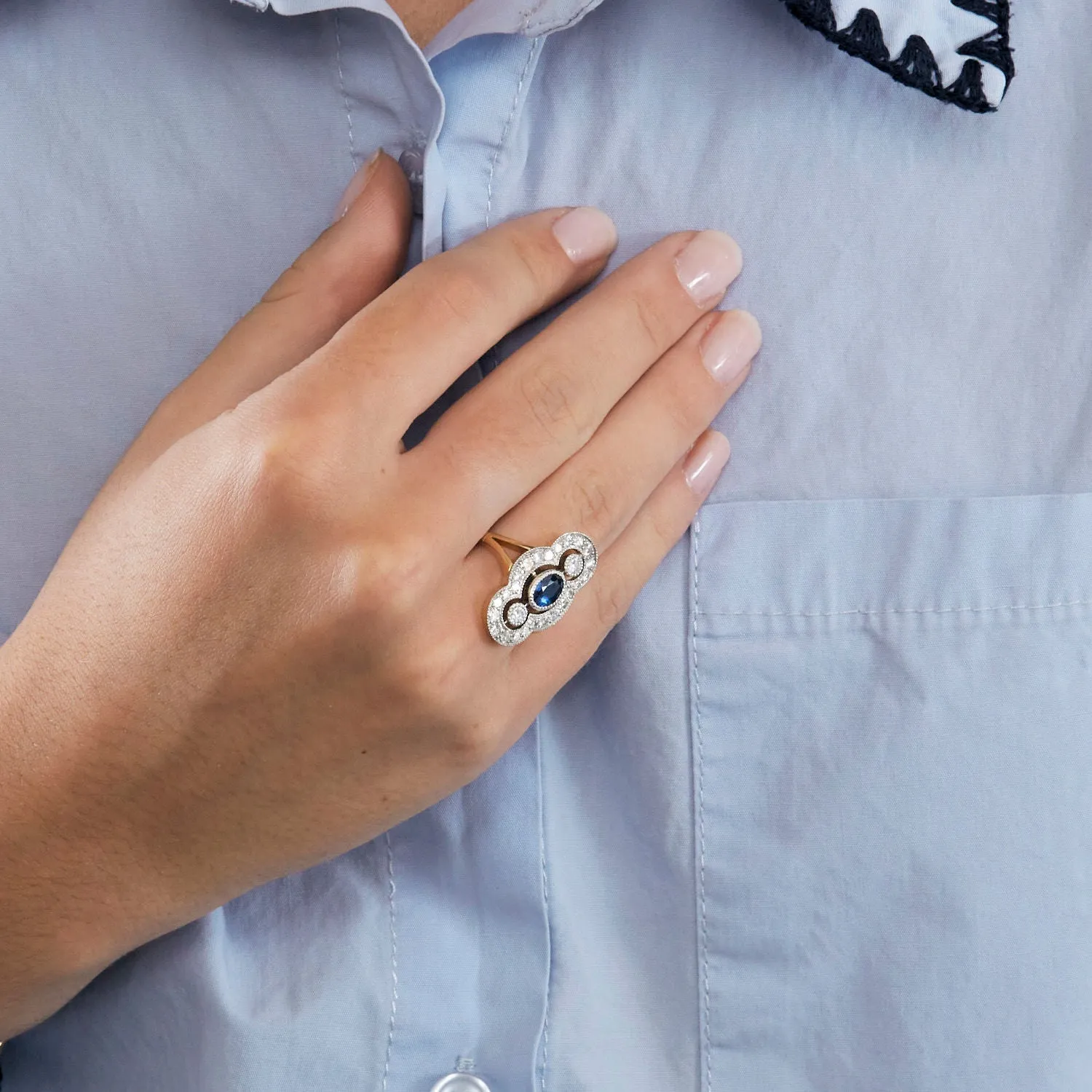 Bague style Art déco en or jaune et platine, diamants et saphir sold by 58 Facettes product image thumbnail 2