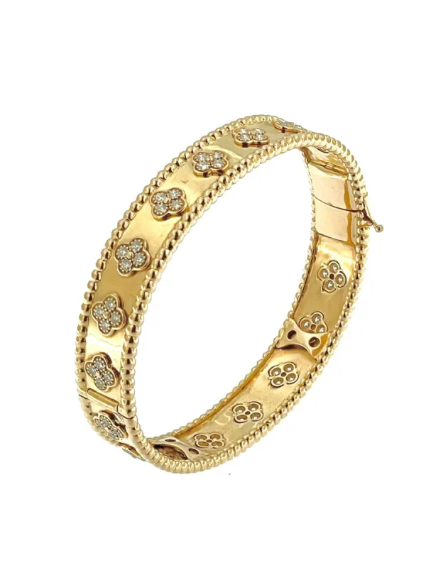 Van Cleef & Arpels - Bracelet modèle "Perle Clovers" en or rose et diamants sold by 58 Facettes
