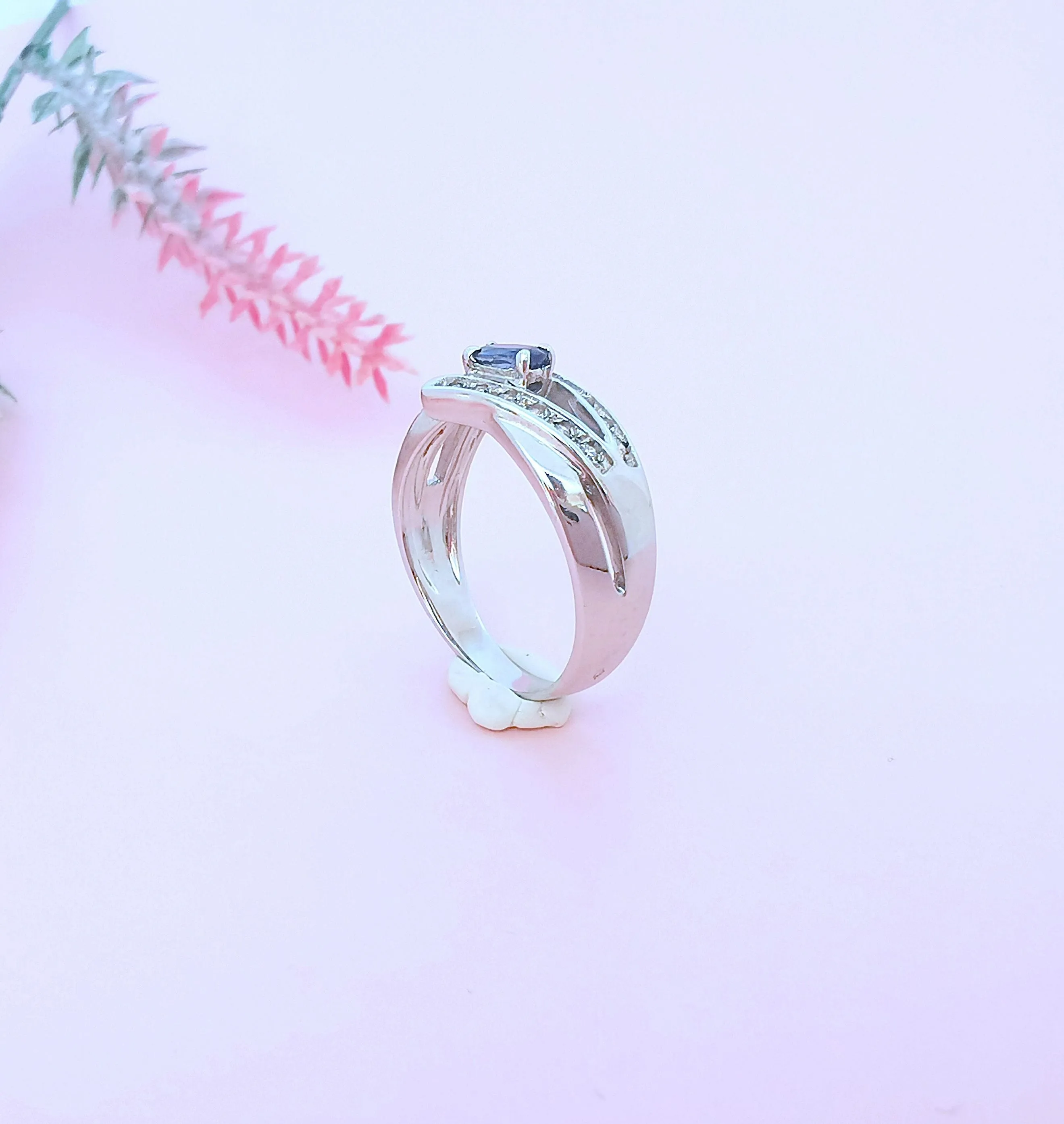 Bague or blanc, saphir, diamants sold by 58 Facettes product image thumbnail 4