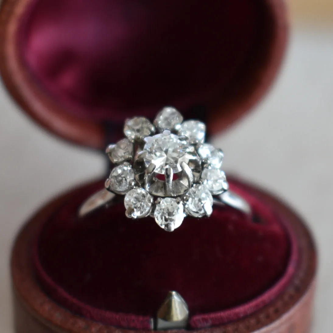 Bague marguerite or et diamants sold by 58 Facettes