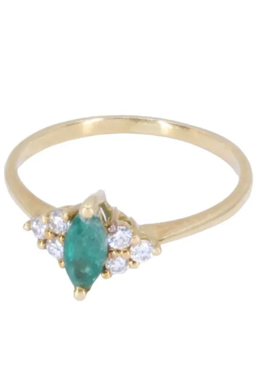 Bague moderne émeraude et diamants sold by 58 Facettes