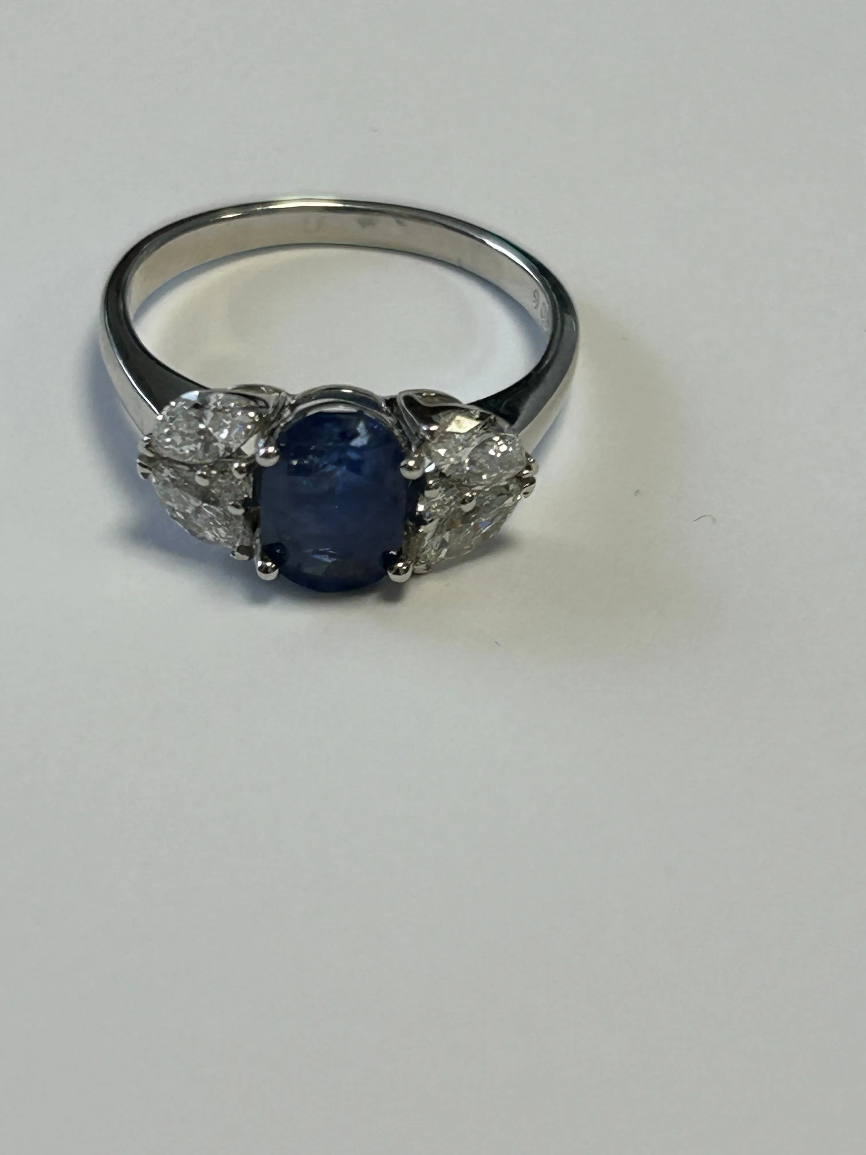 Bague or blanc ornée d'un Saphir de taille ovale sold by 58 Facettes product image thumbnail 5