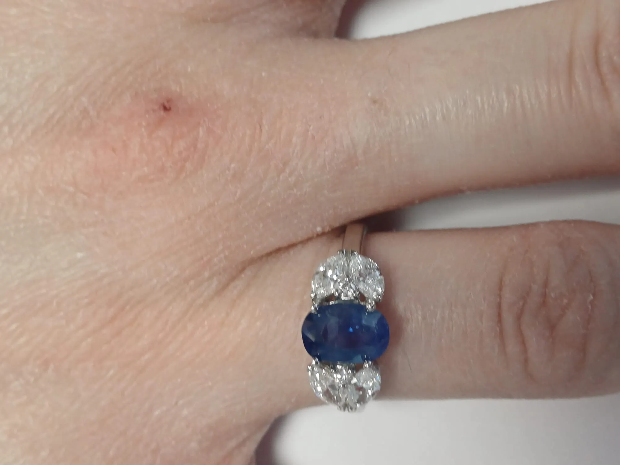 Bague or blanc ornée d'un Saphir de taille ovale sold by 58 Facettes product image thumbnail 2