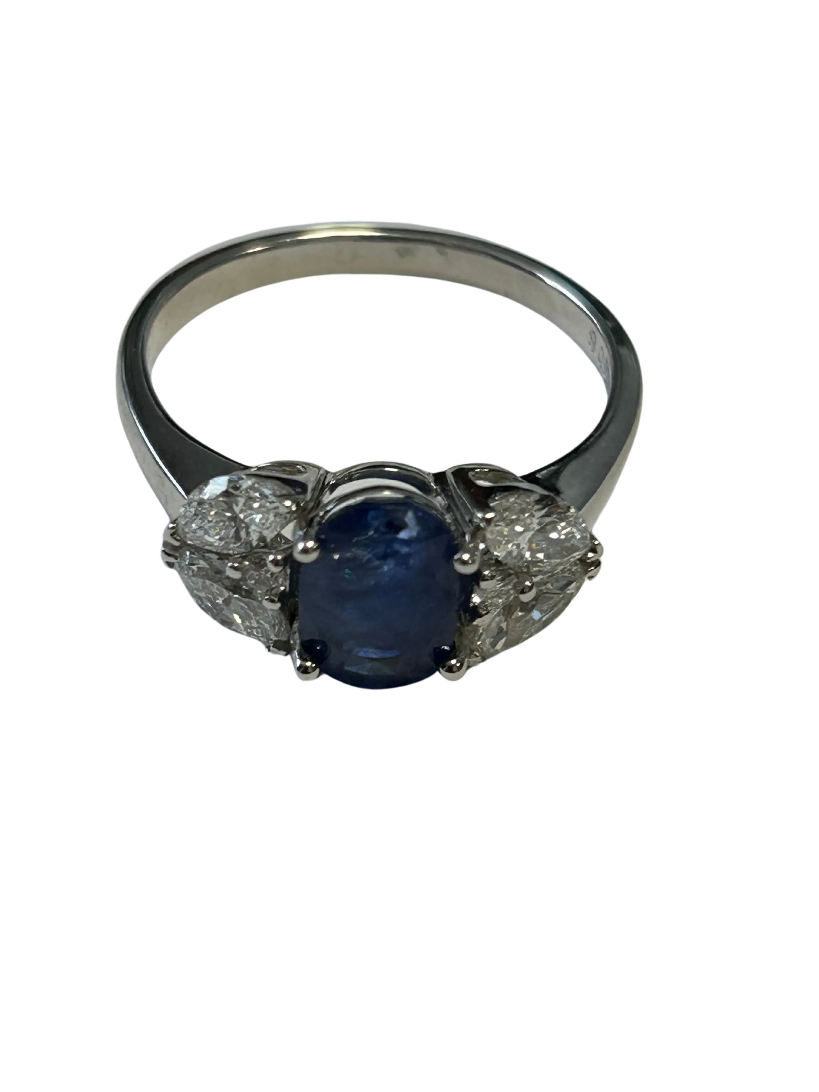 Bague or blanc ornée d'un Saphir de taille ovale sold by 58 Facettes