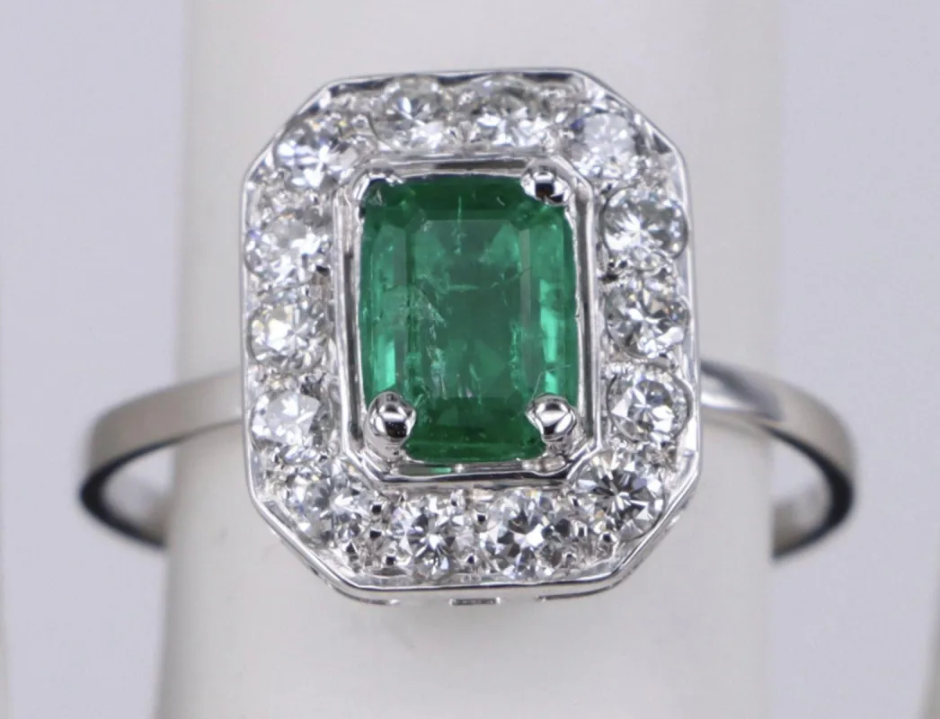 Bague vintage colombienne émeraude et diamant en or blanc sold by 58 Facettes