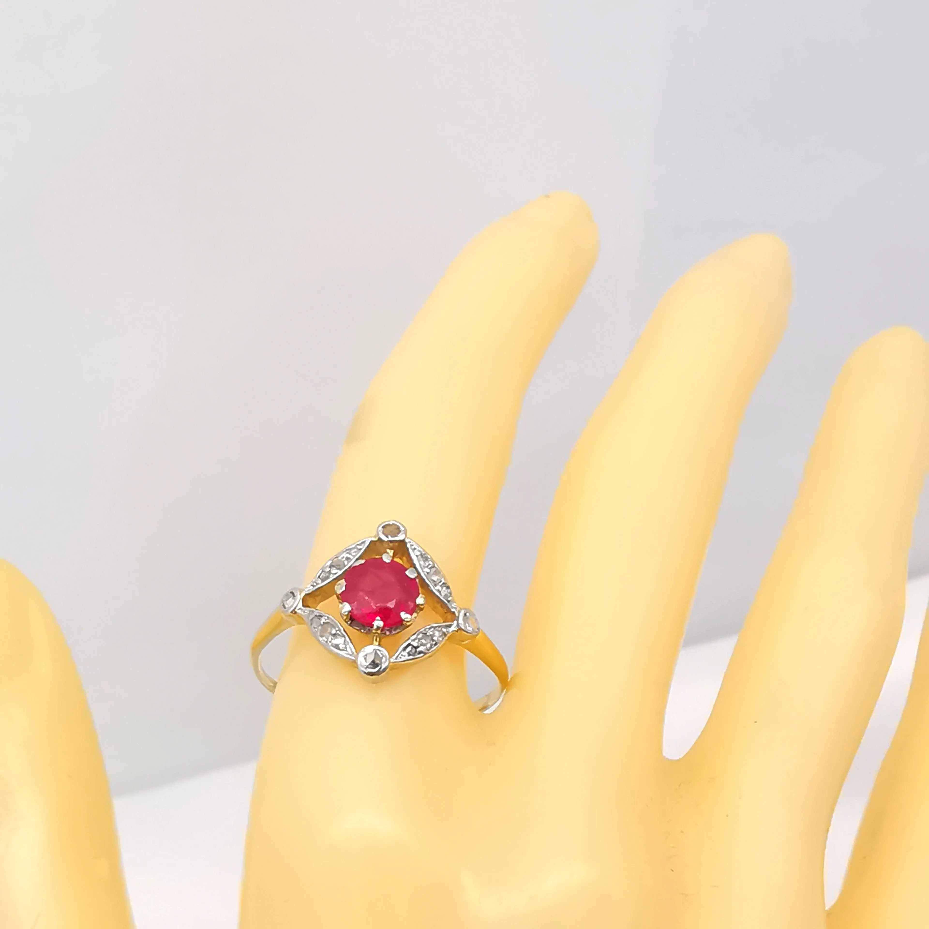 Bague or jaune, rubis et diamants sold by 58 Facettes product image thumbnail 2