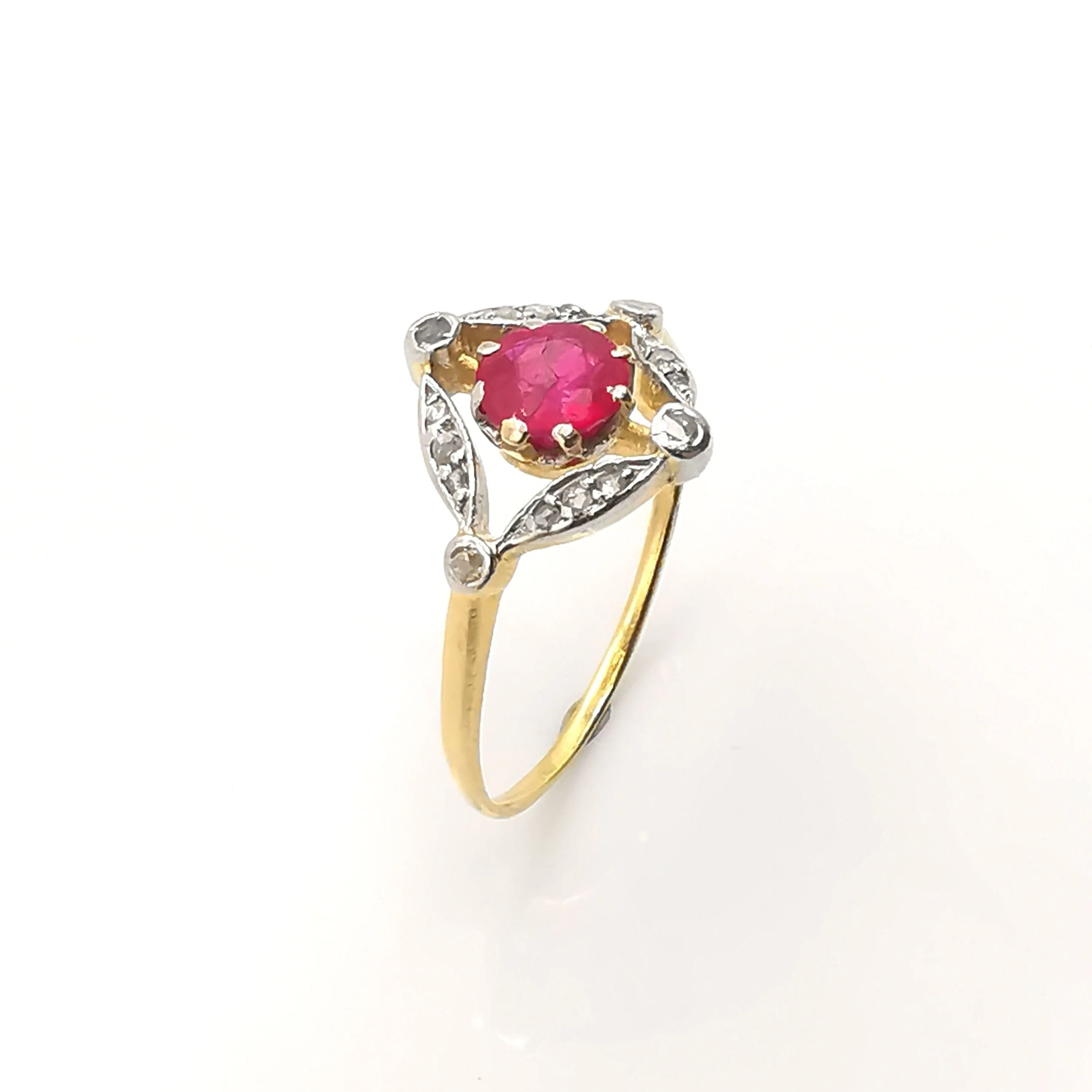 Bague or jaune, rubis et diamants sold by 58 Facettes product image thumbnail 3