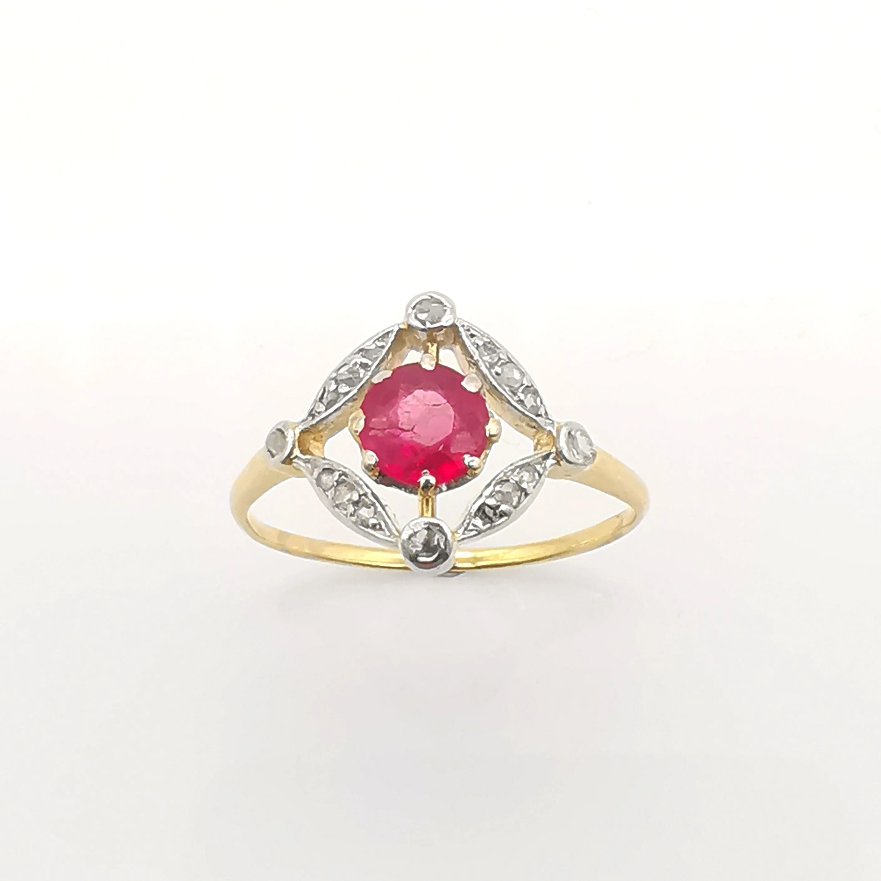 Bague or jaune, rubis et diamants sold by 58 Facettes product image thumbnail 4
