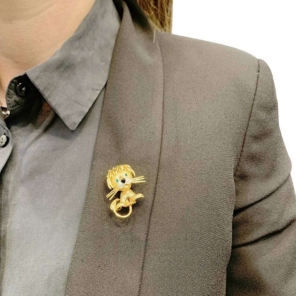 Broche Van Cleef & Arpels, "Lion ébouriffé", en or jaune, diamants, émeraudes et émail. sold by 58 Facettes product image thumbnail 2