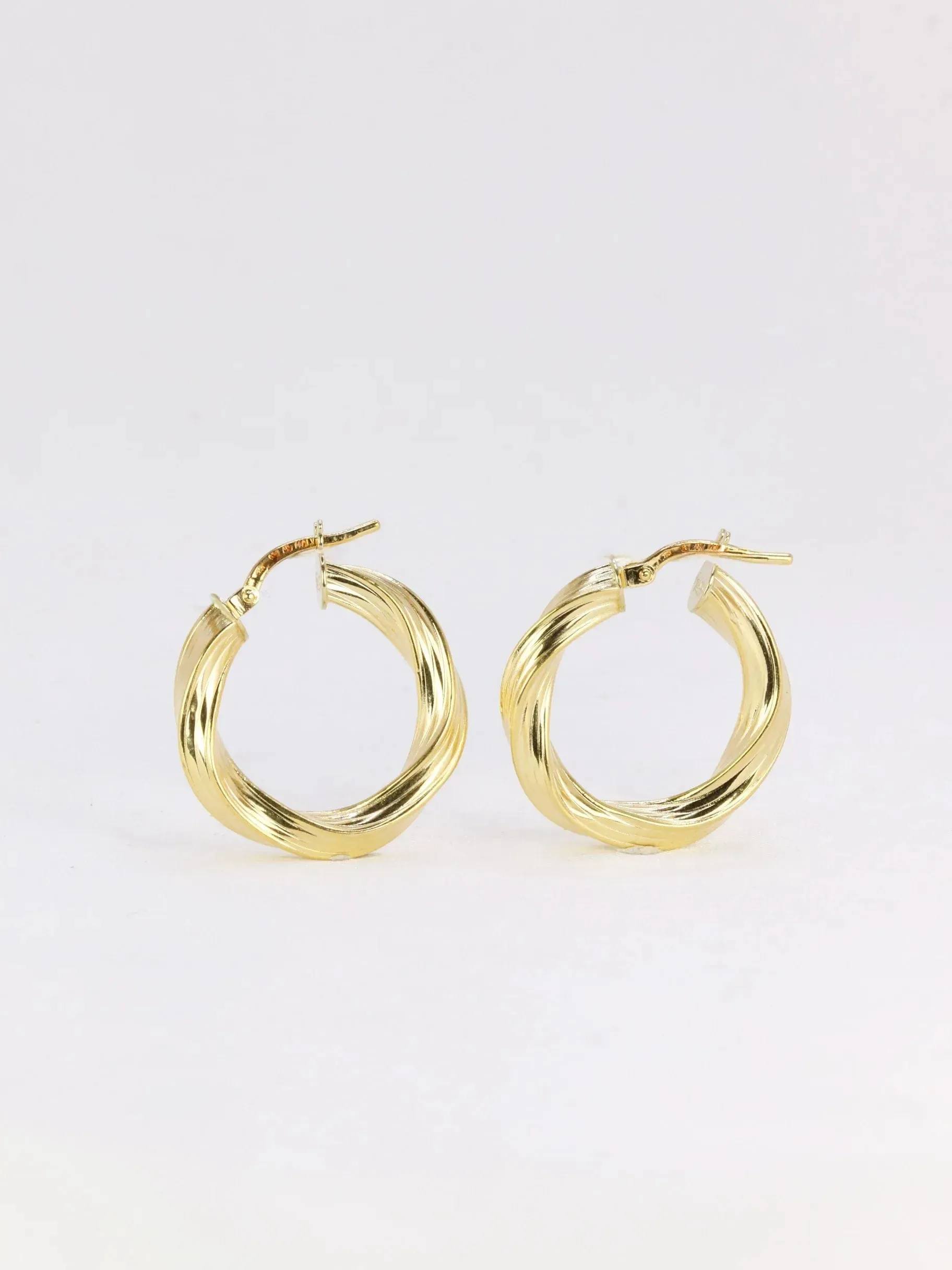 Créoles torsadées Or jaune sold by 58 Facettes product image thumbnail 2