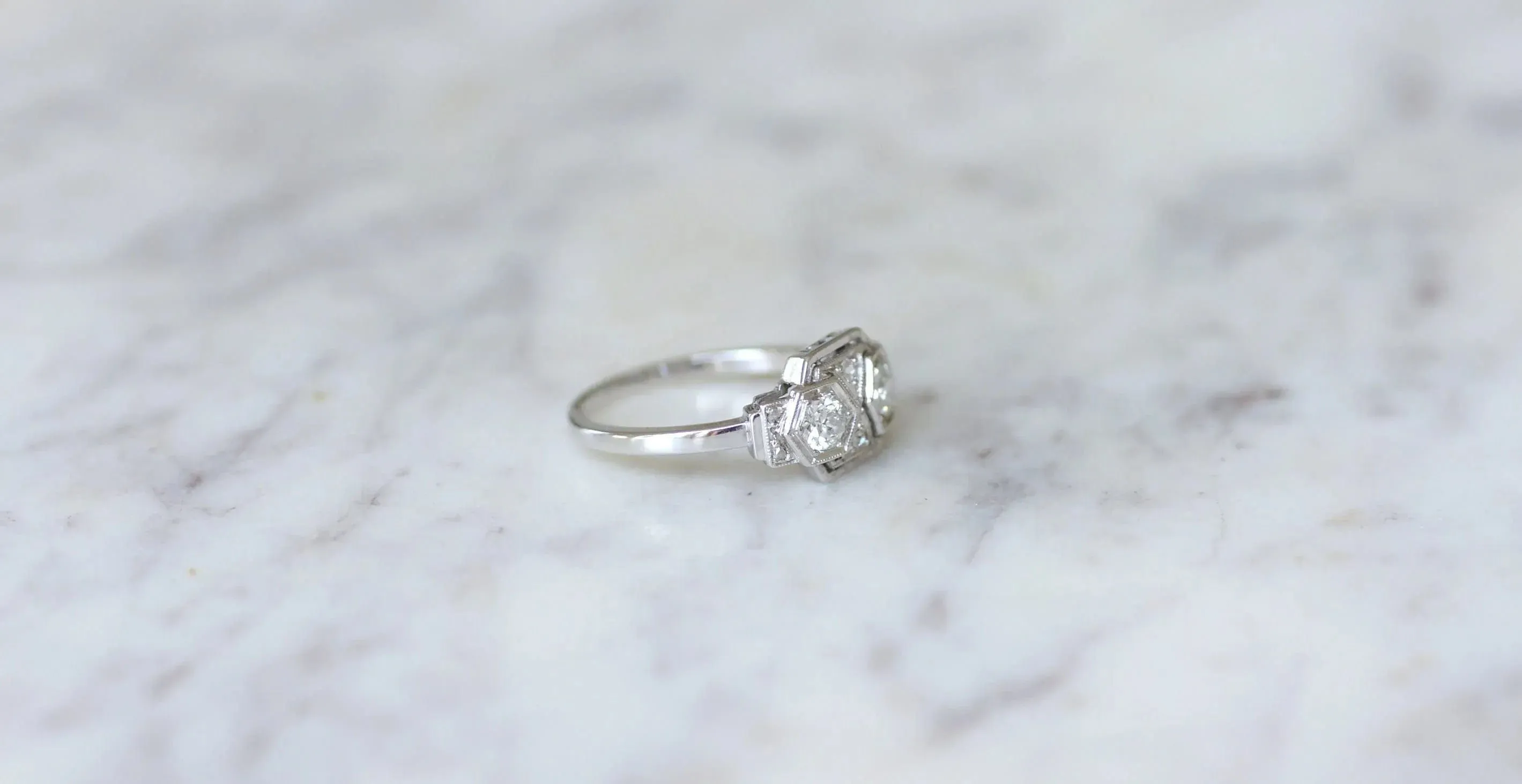 Bague Art Déco diamants or blanc et platine sold by 58 Facettes product image thumbnail 5