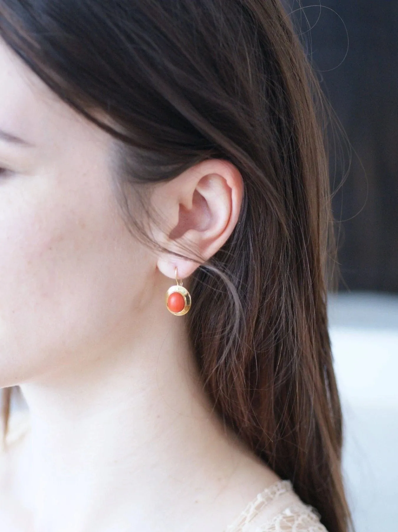 Boucles d'oreilles dormeuses vintage en or et corail sold by 58 Facettes product image thumbnail 4