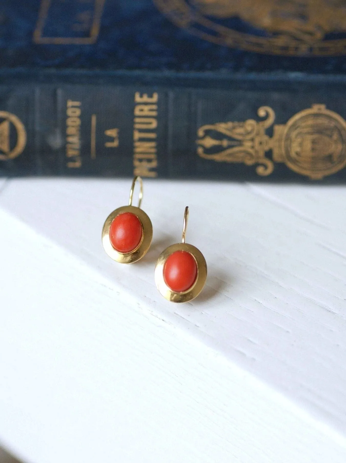 Boucles d'oreilles dormeuses vintage en or et corail sold by 58 Facettes product image thumbnail 2