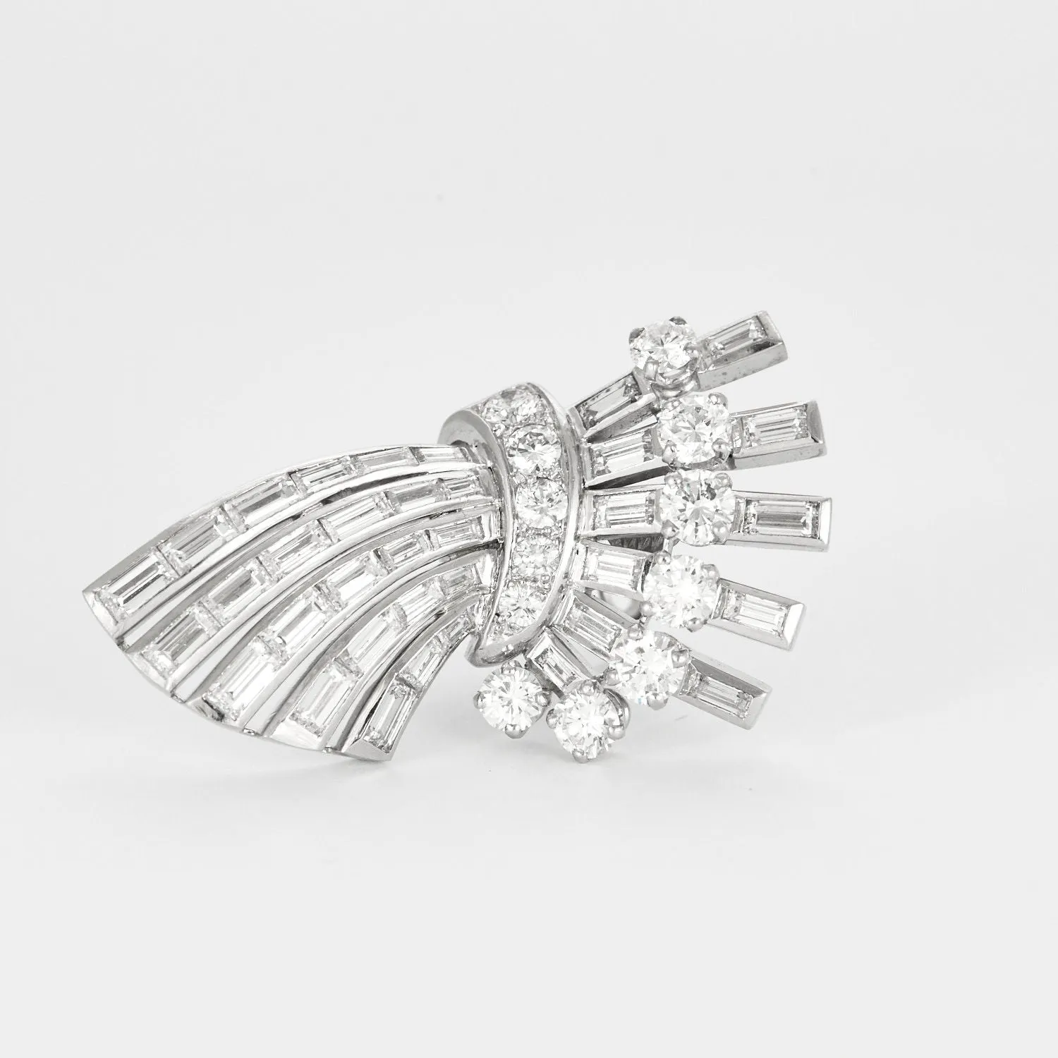 Paire d’anneaux d’oreilles or gris ornés de diamants sold by 58 Facettes product image thumbnail 4