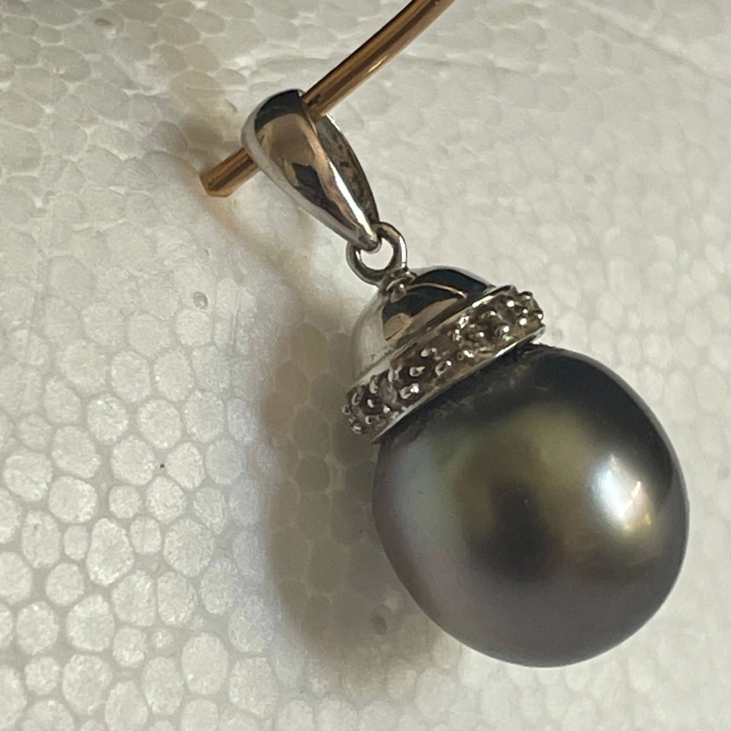 Pendentif or blanc diamant perle grise naturelle sold by 58 Facettes product image thumbnail 3