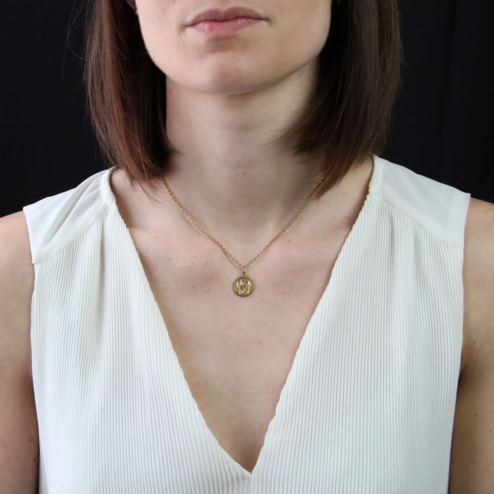 Petite médaille Vierge Marie or jaune sold by 58 Facettes product image thumbnail 2