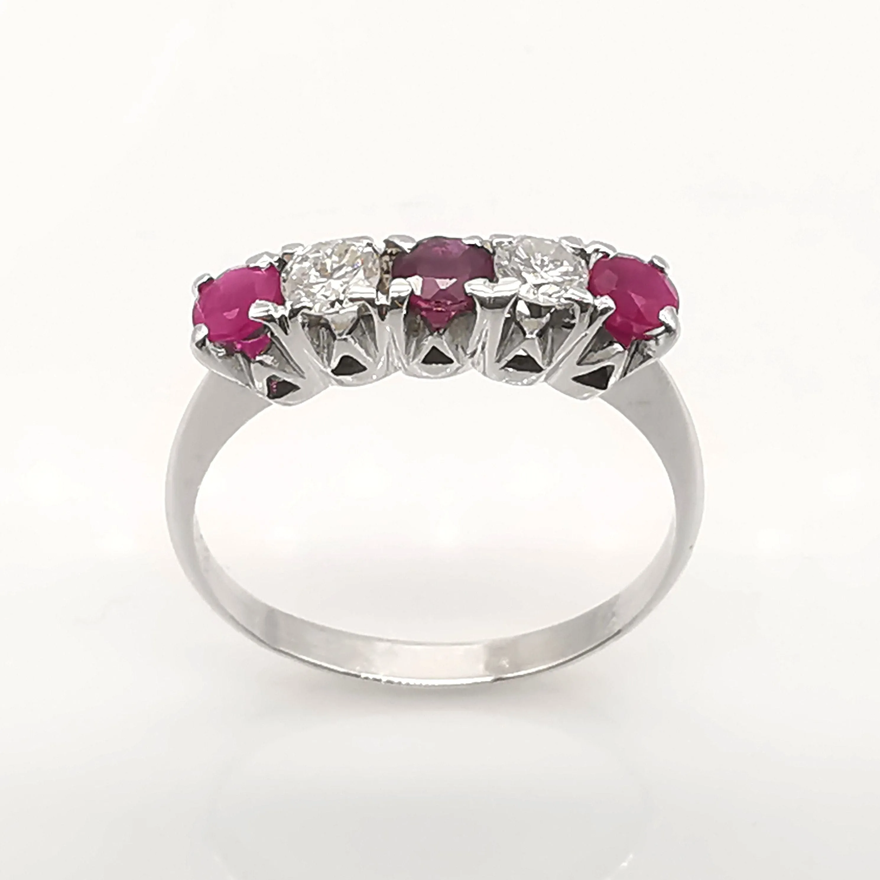 Bague en or 18 carats, rubis et diamants sold by 58 Facettes product image thumbnail 3