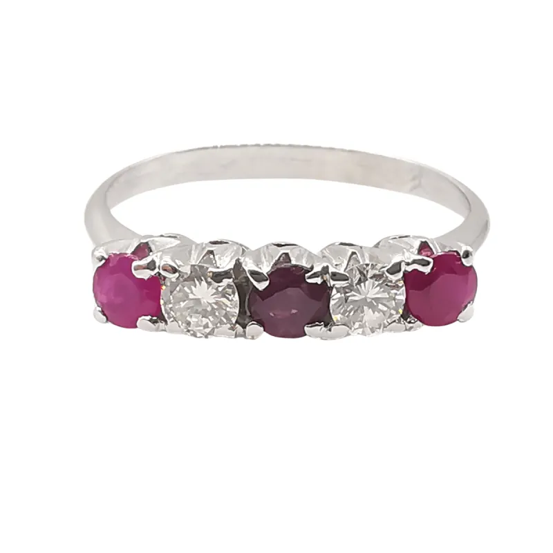 Bague en or 18 carats, rubis et diamants sold by 58 Facettes