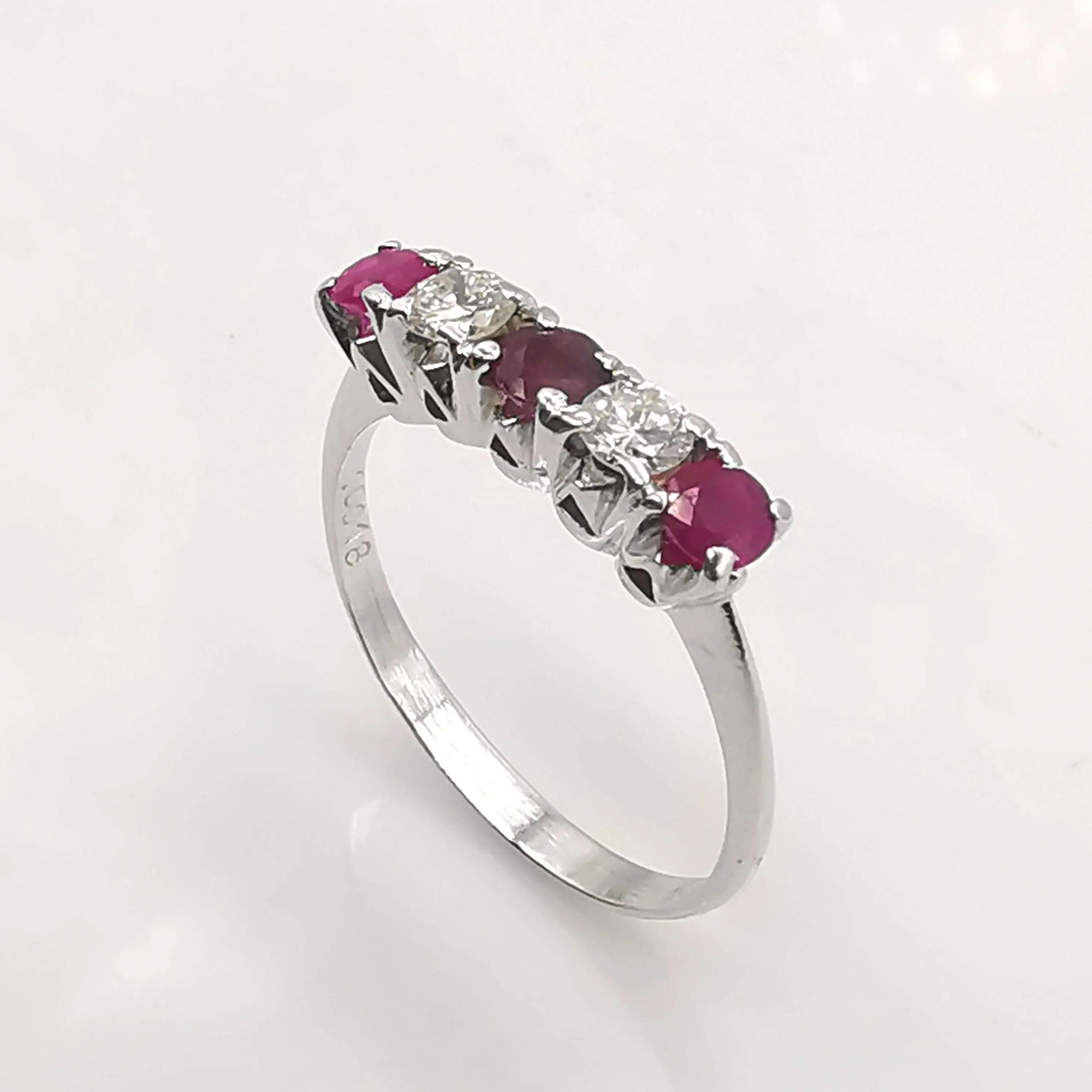 Bague en or 18 carats, rubis et diamants sold by 58 Facettes product image thumbnail 5