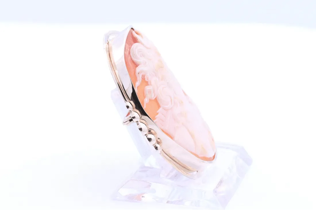 Broche Art Déco en or jaune sertie d'un camée sold by 58 Facettes product image thumbnail 5