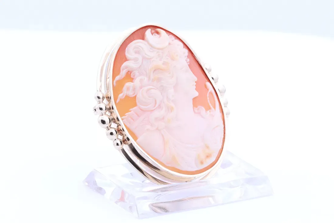 Broche Art Déco en or jaune sertie d'un camée sold by 58 Facettes product image thumbnail 2