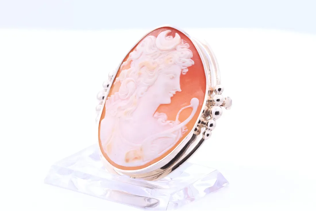 Broche Art Déco en or jaune sertie d'un camée sold by 58 Facettes product image thumbnail 3