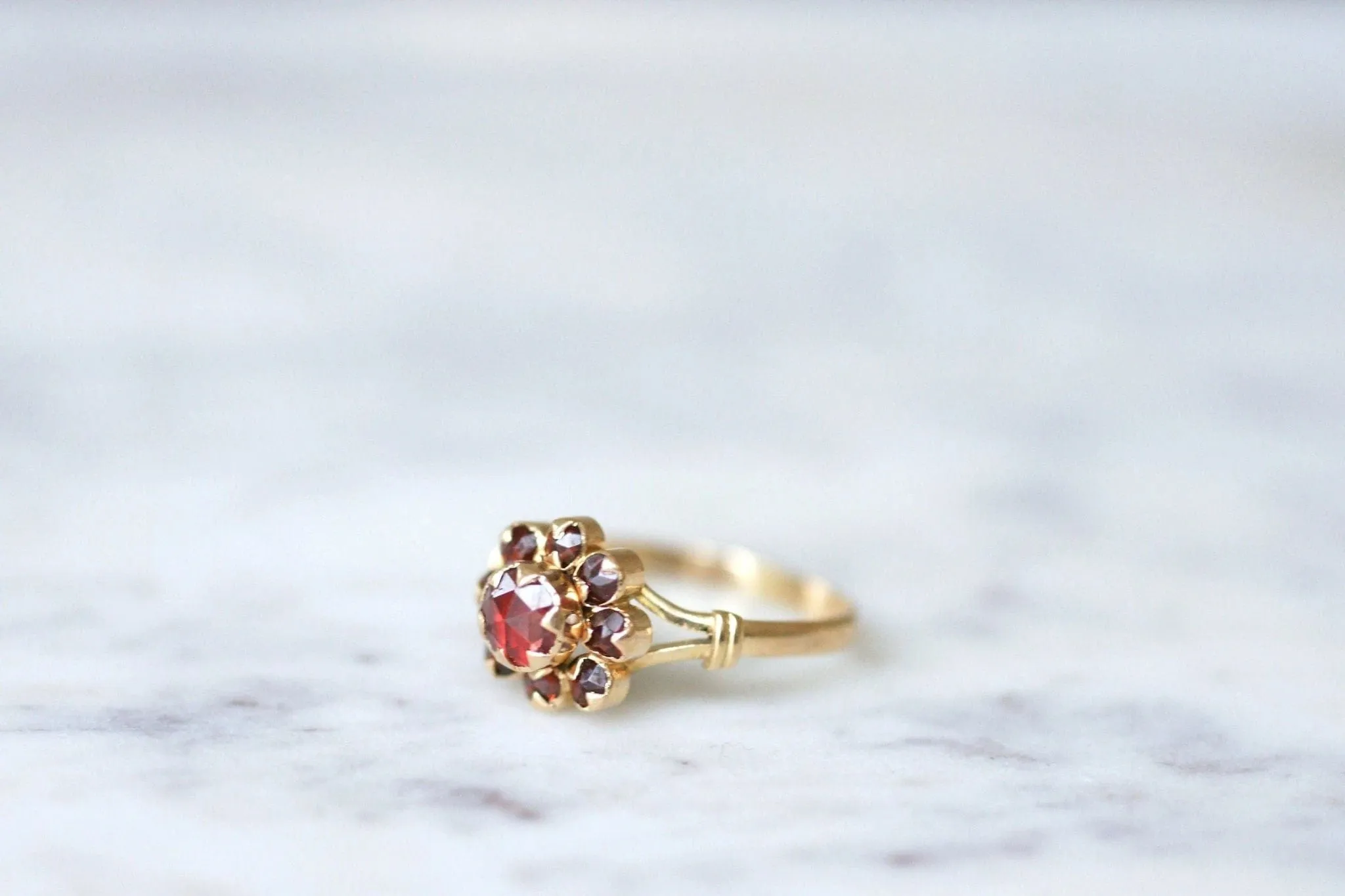 Bague ancienne or jaune et grenats de Perpignan sold by 58 Facettes product image thumbnail 4