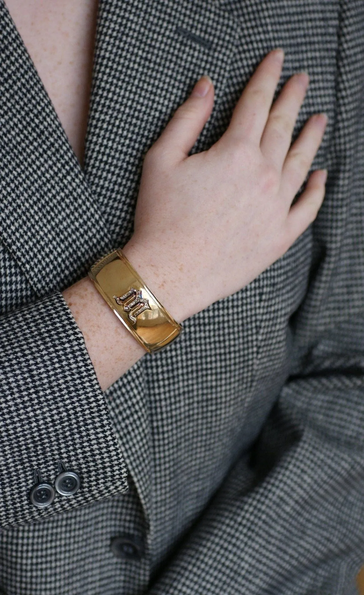 Bracelet jonc manchette, lettre M diamants sold by 58 Facettes product image thumbnail 2