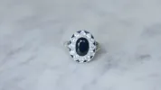Bague pompadour Art Déco Or blanc Platine Saphir Diamants sold by 58 Facettes