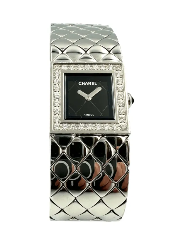 CHANEL - Collection "Matelassée", montre dame en acier et diamants made by 58 Facettes