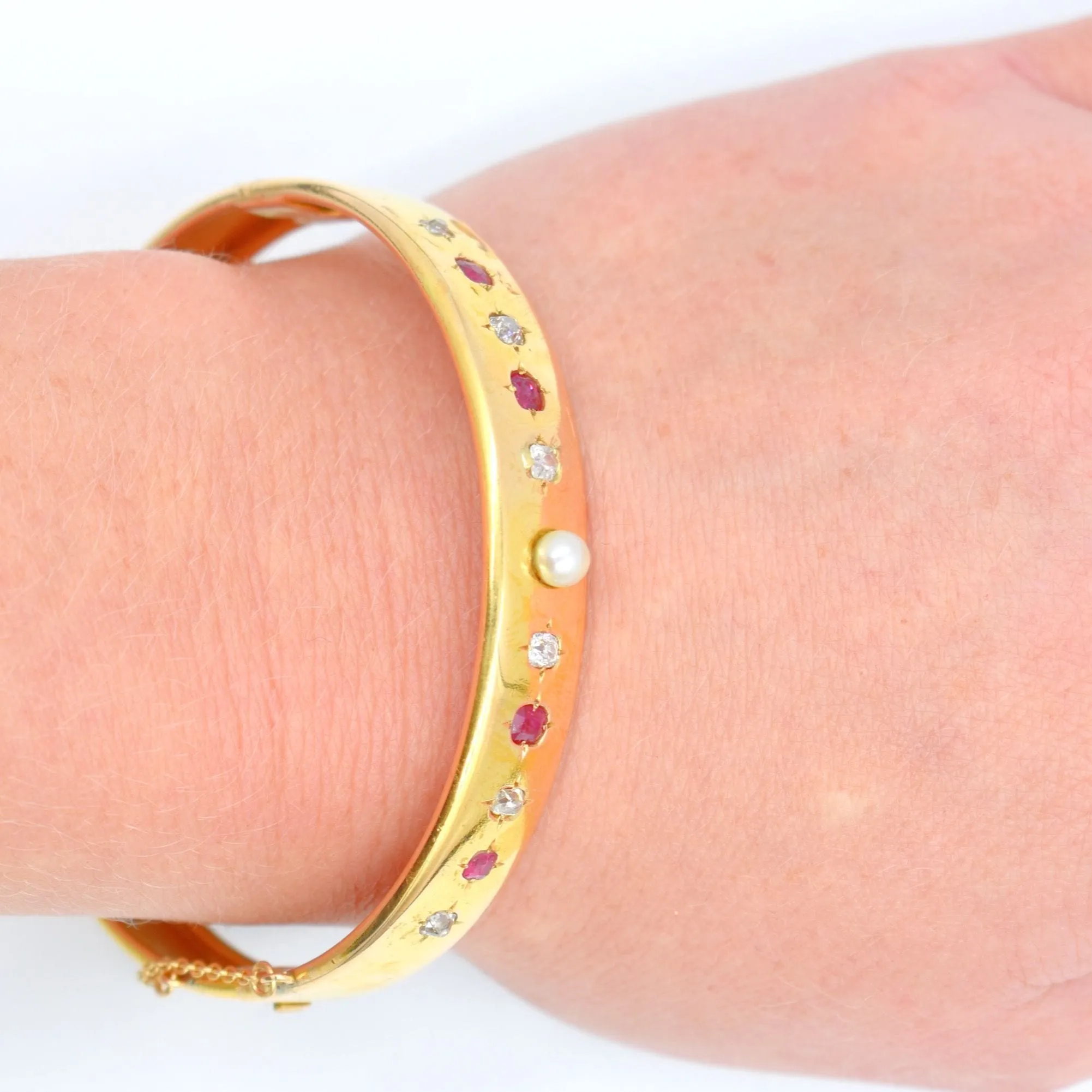 Bracelet jonc en or diamants, rubis et perle sold by 58 Facettes product image thumbnail 3
