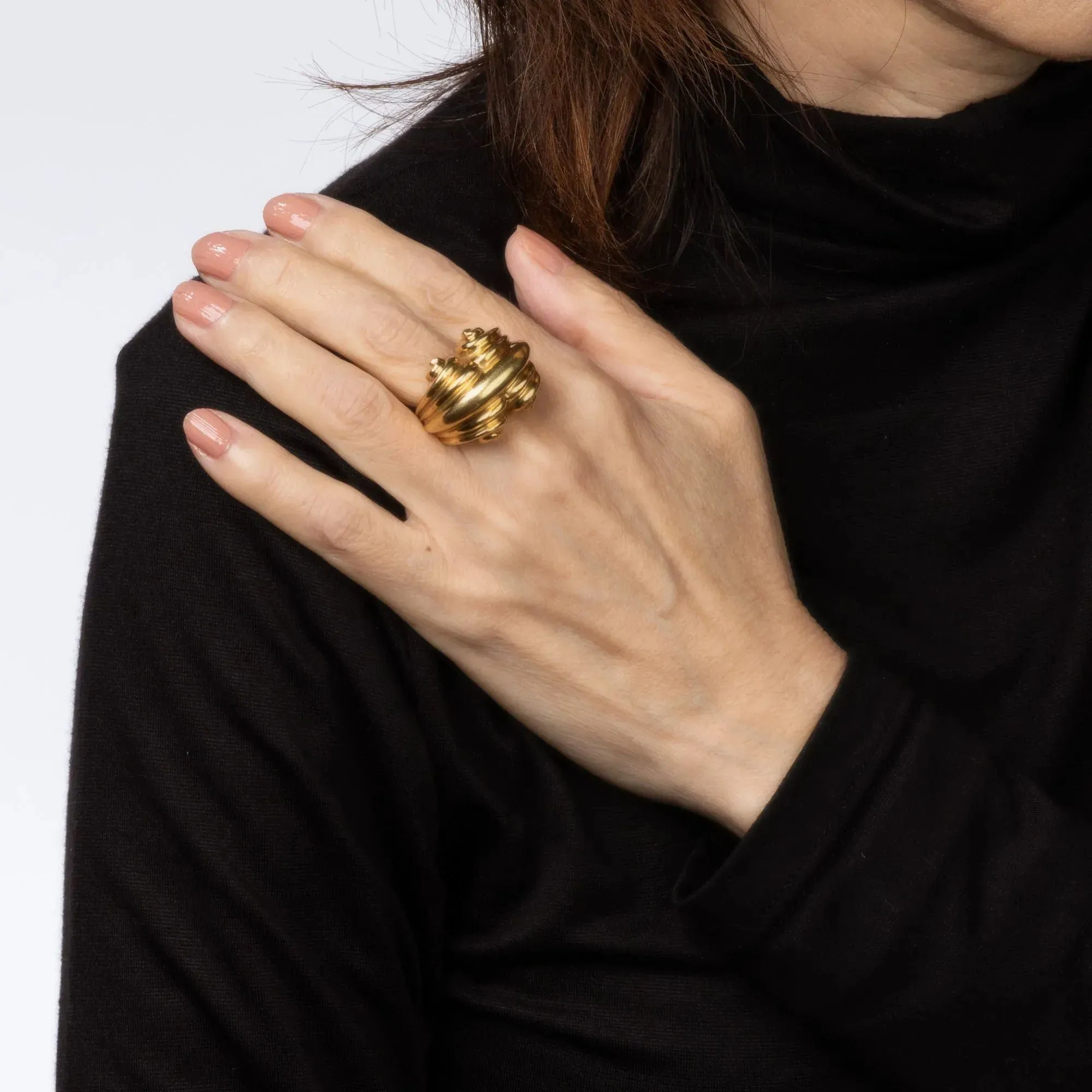 Bague en or cannelée vintage des années 80 sold by 58 Facettes product image thumbnail 2