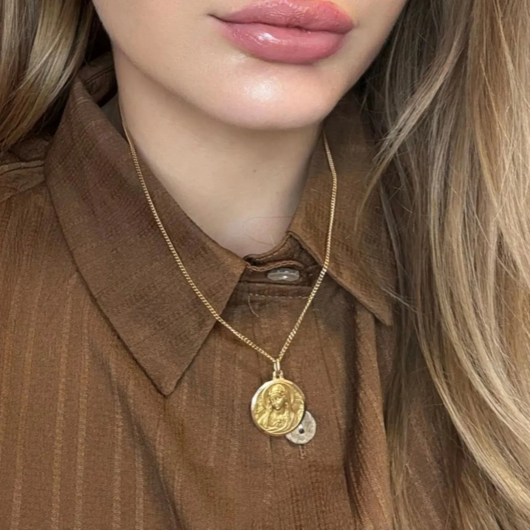 Collier Médaille Marie or jaune sold by 58 Facettes product image thumbnail 2