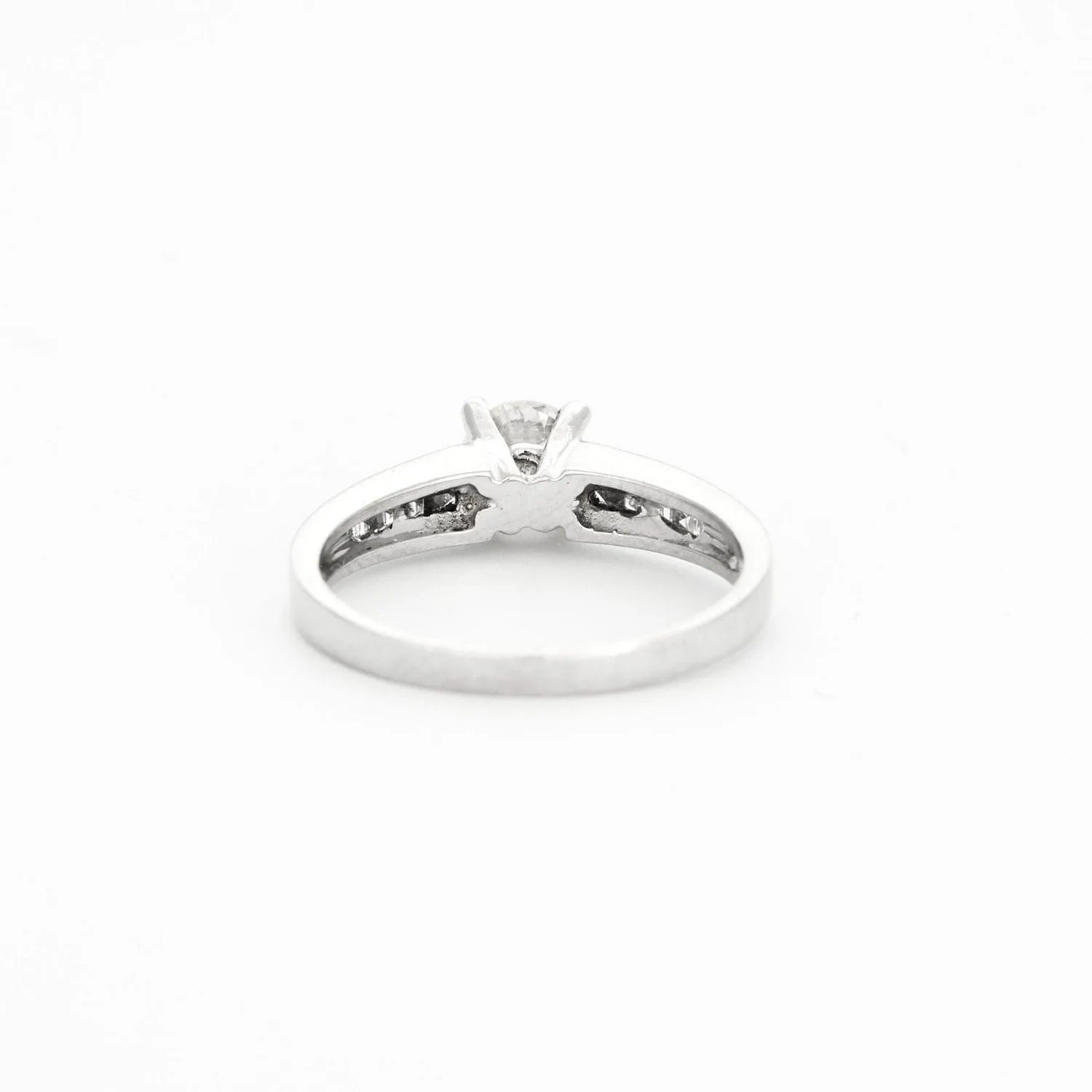 Bague solitaire en or gris ornée de diamants sold by 58 Facettes product image thumbnail 4