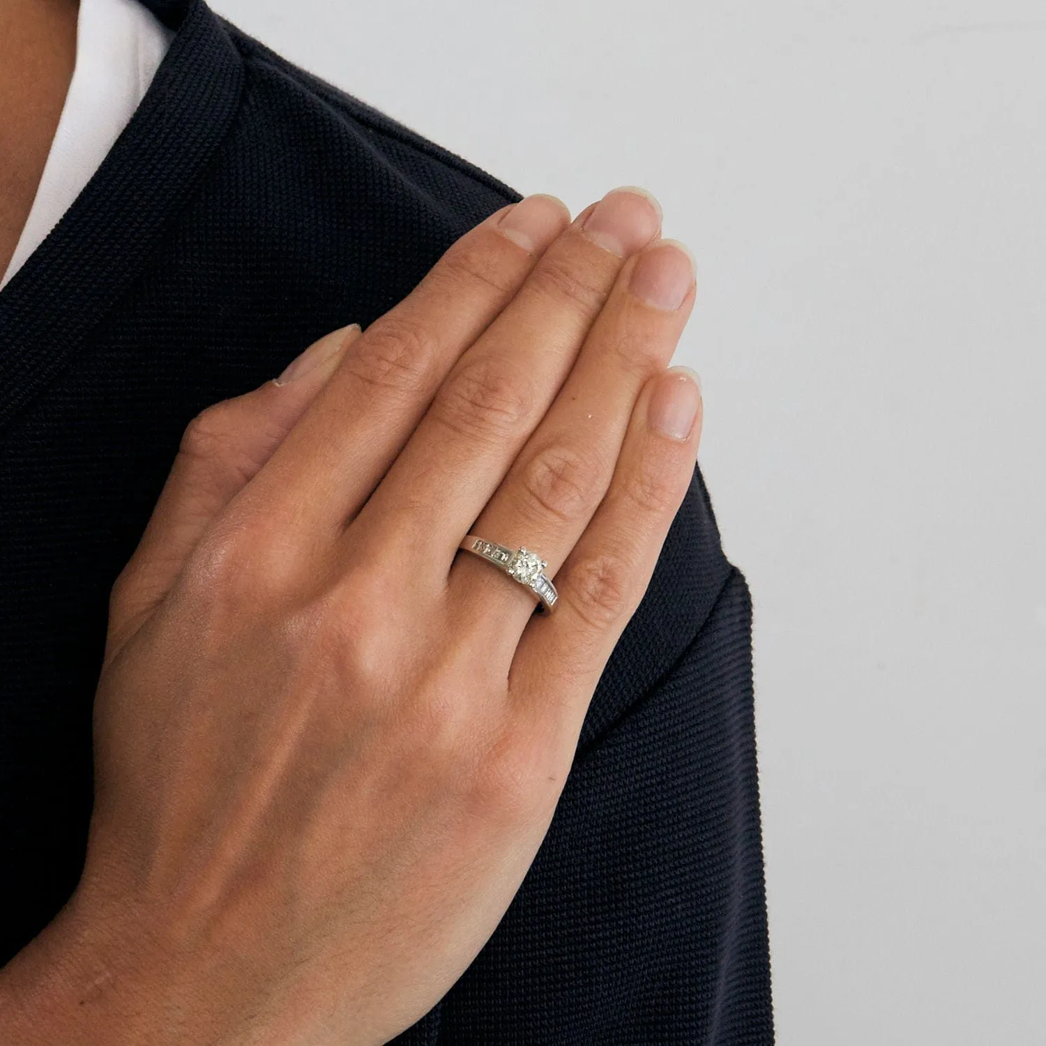 Bague solitaire en or gris ornée de diamants sold by 58 Facettes product image thumbnail 2