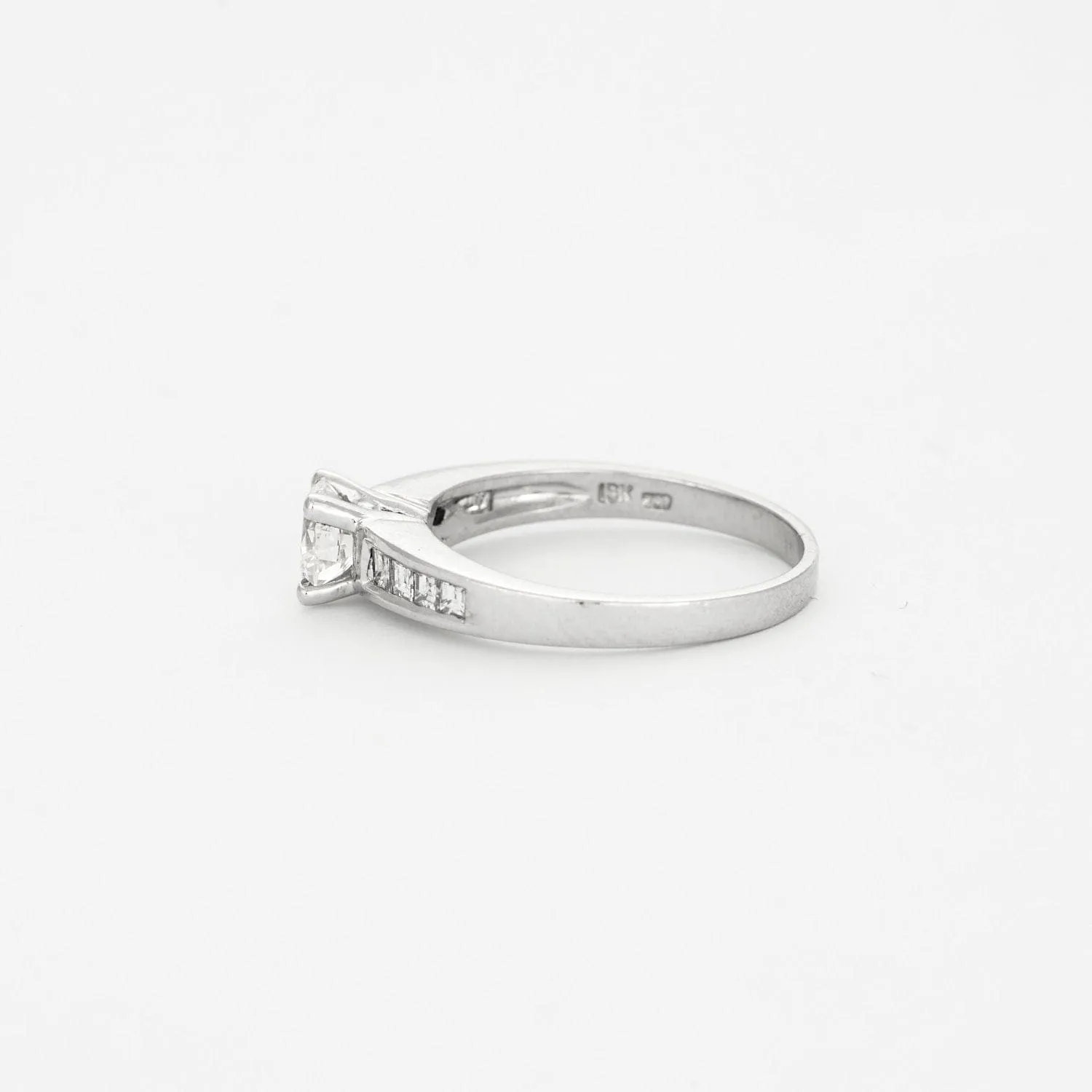 Bague solitaire en or gris ornée de diamants sold by 58 Facettes product image thumbnail 3