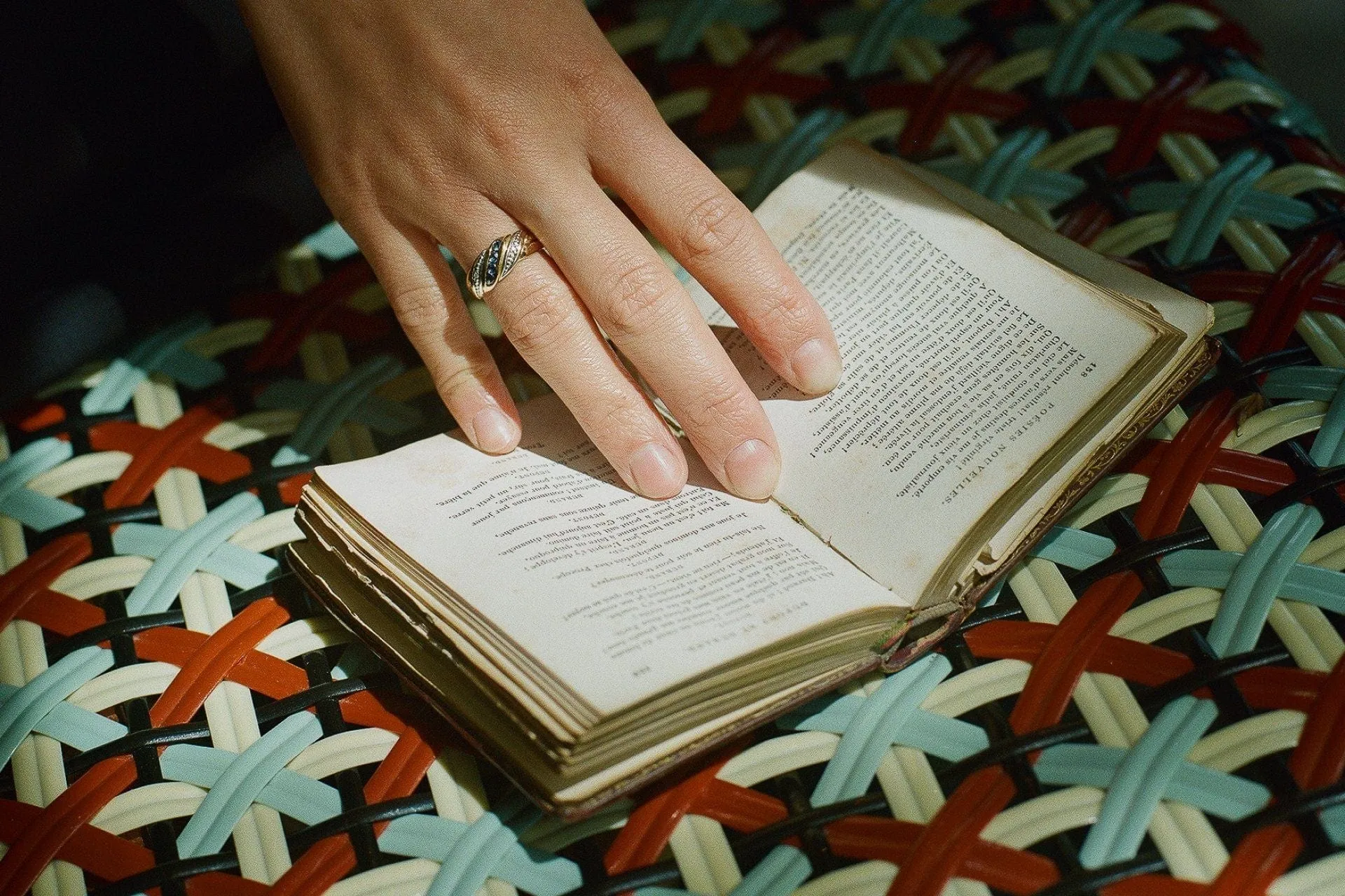 Bague Entrelacs 4 saphirs sold by 58 Facettes product image thumbnail 5