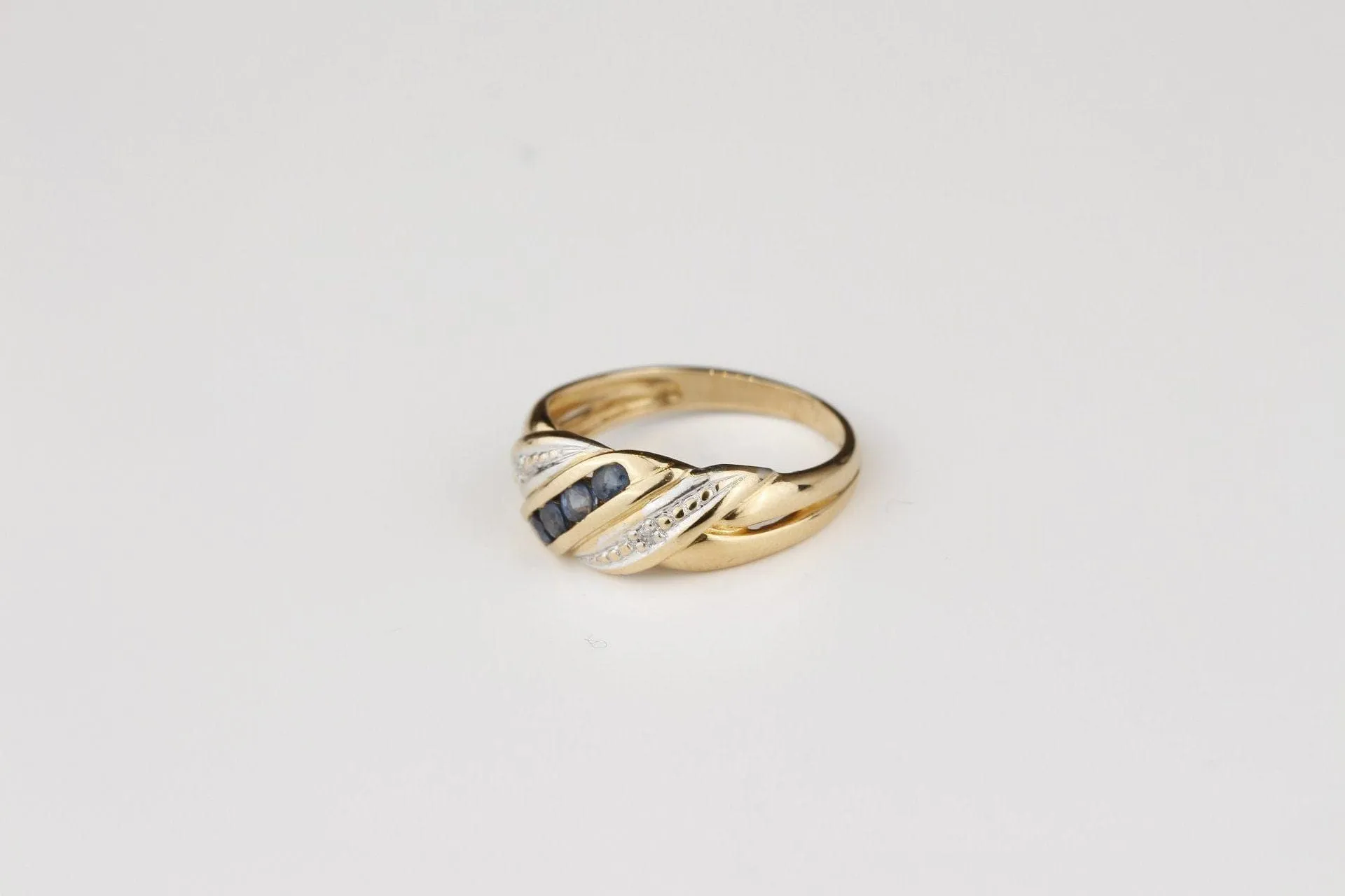 Bague Entrelacs 4 saphirs sold by 58 Facettes product image thumbnail 4