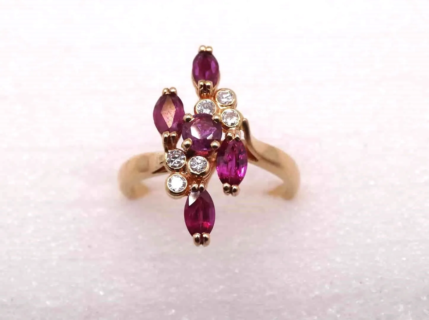 Bague en or jaune, diamants et rubis sold by 58 Facettes product image thumbnail 4