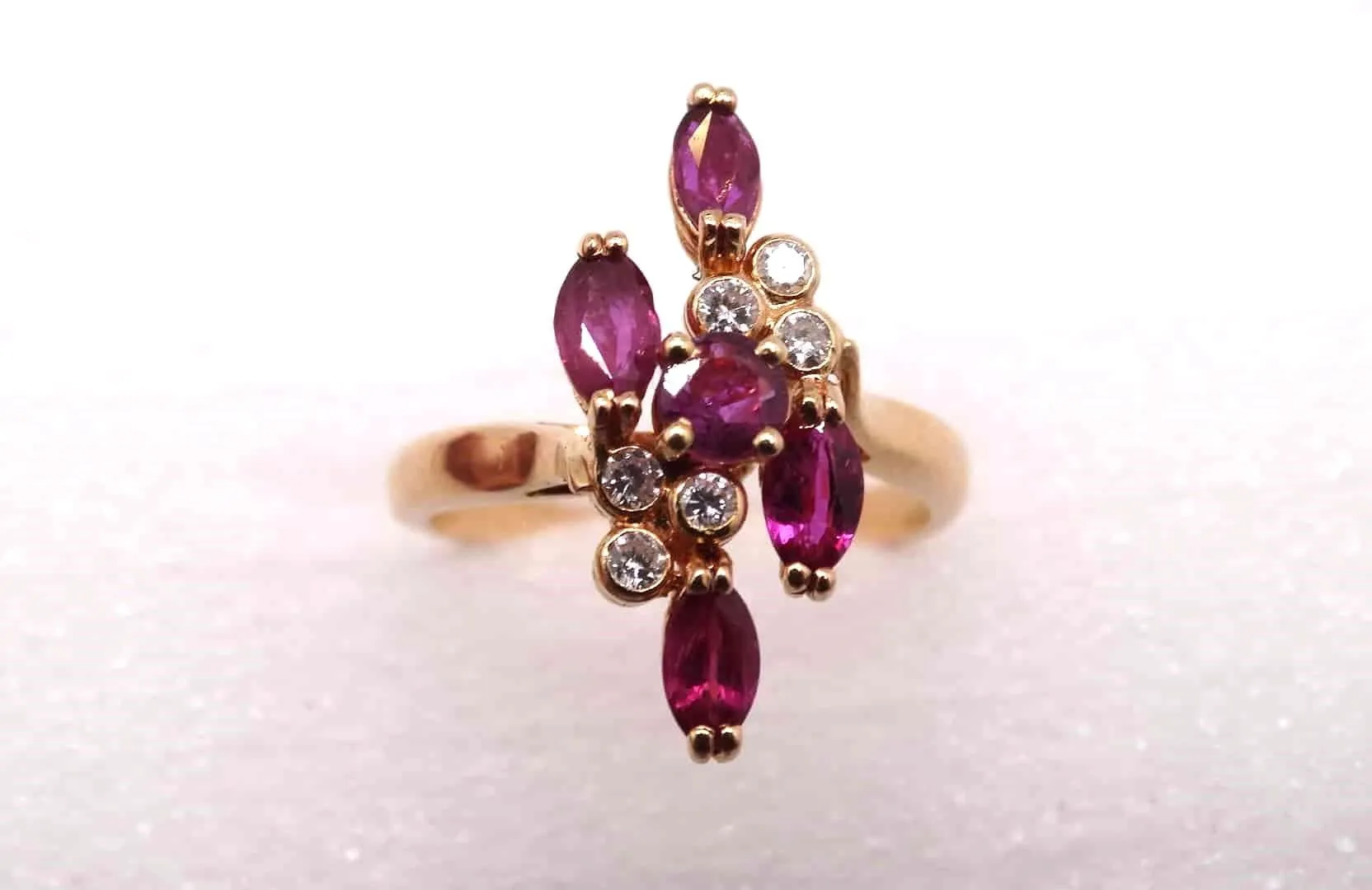 Bague en or jaune, diamants et rubis sold by 58 Facettes product image thumbnail 5