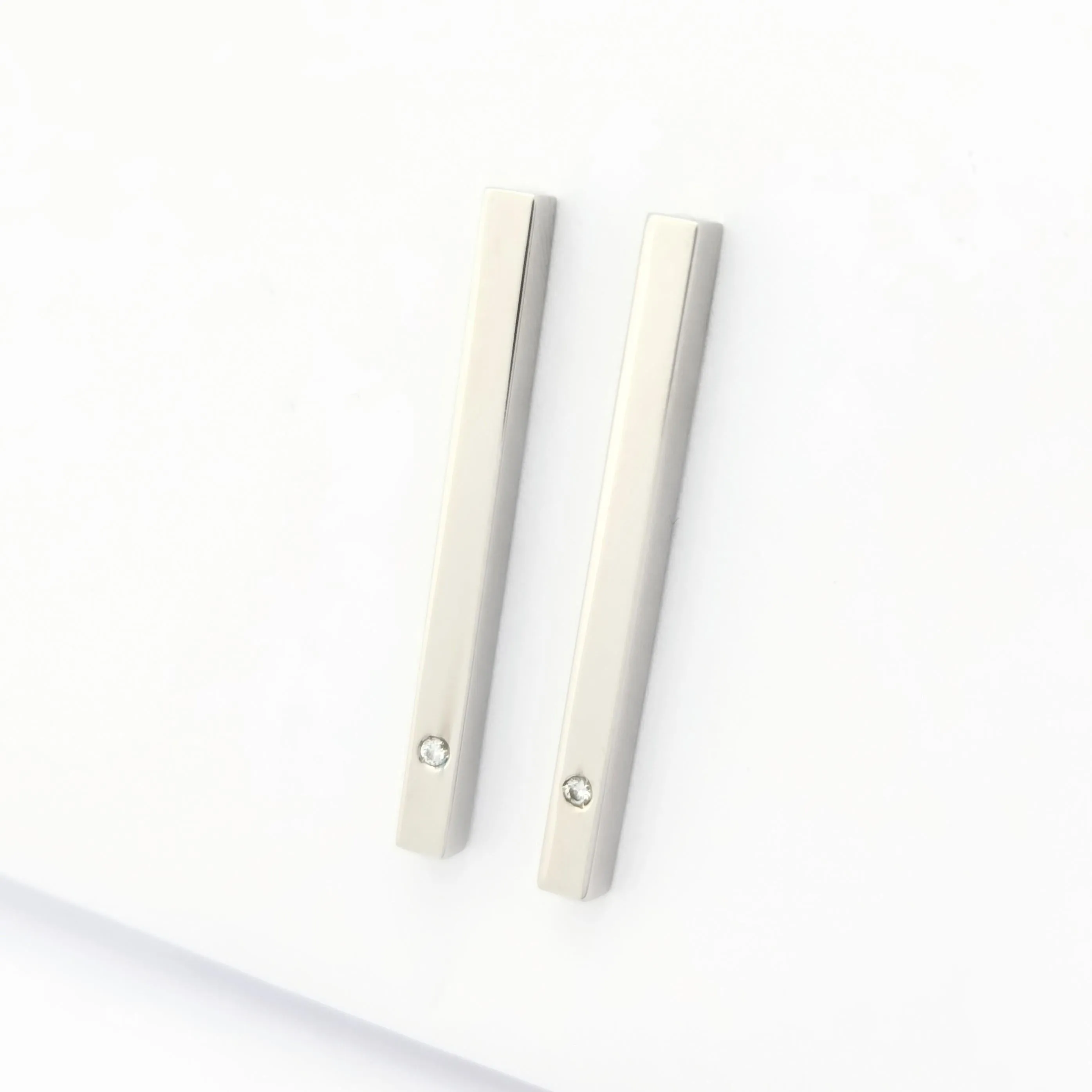 Boucles d'oreilles en or blanc 18 carats et diamants sold by 58 Facettes product image thumbnail 2