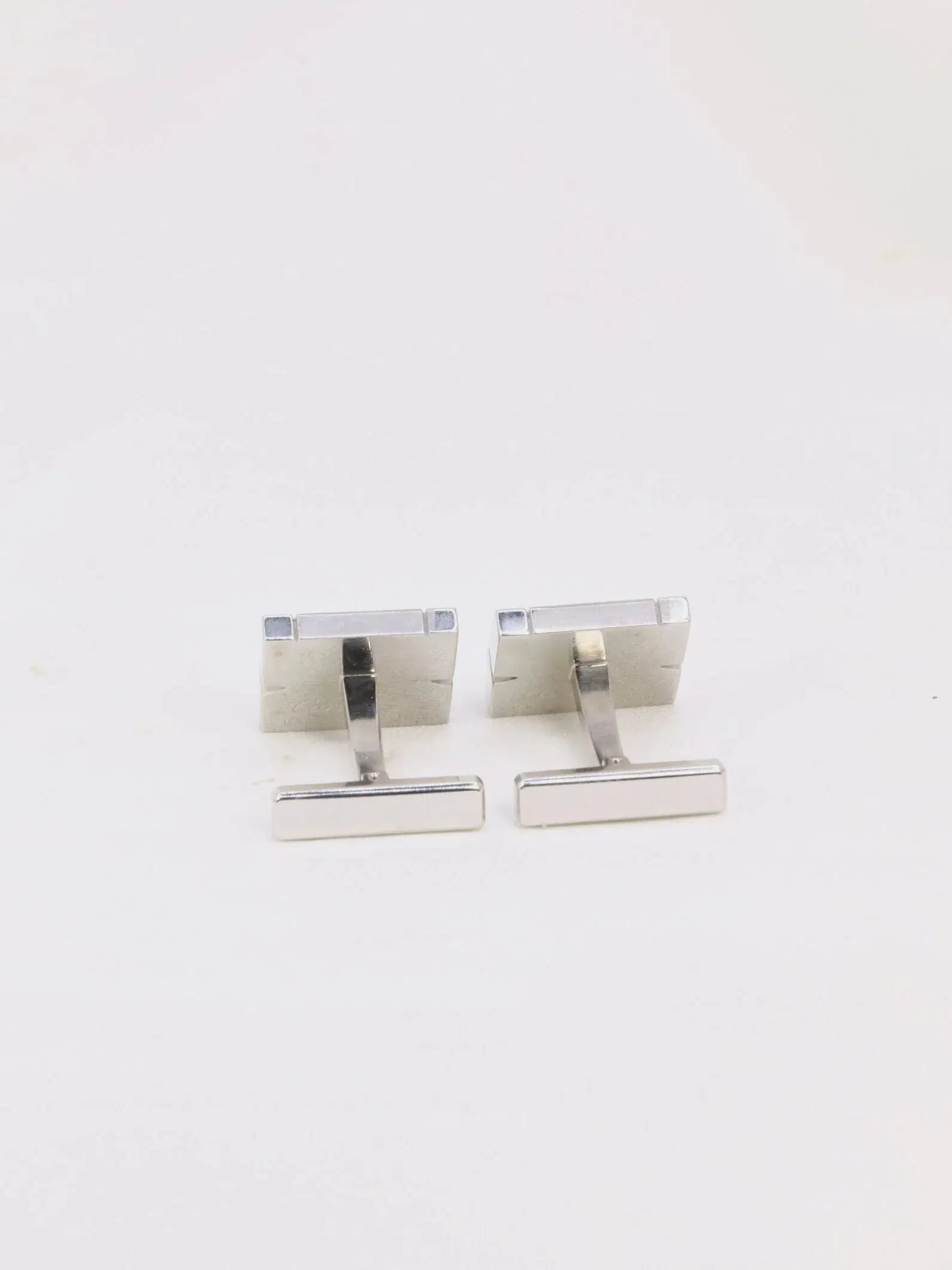 CARTIER - Boutons de manchettes Tank française en or blanc sold by 58 Facettes product image thumbnail 3