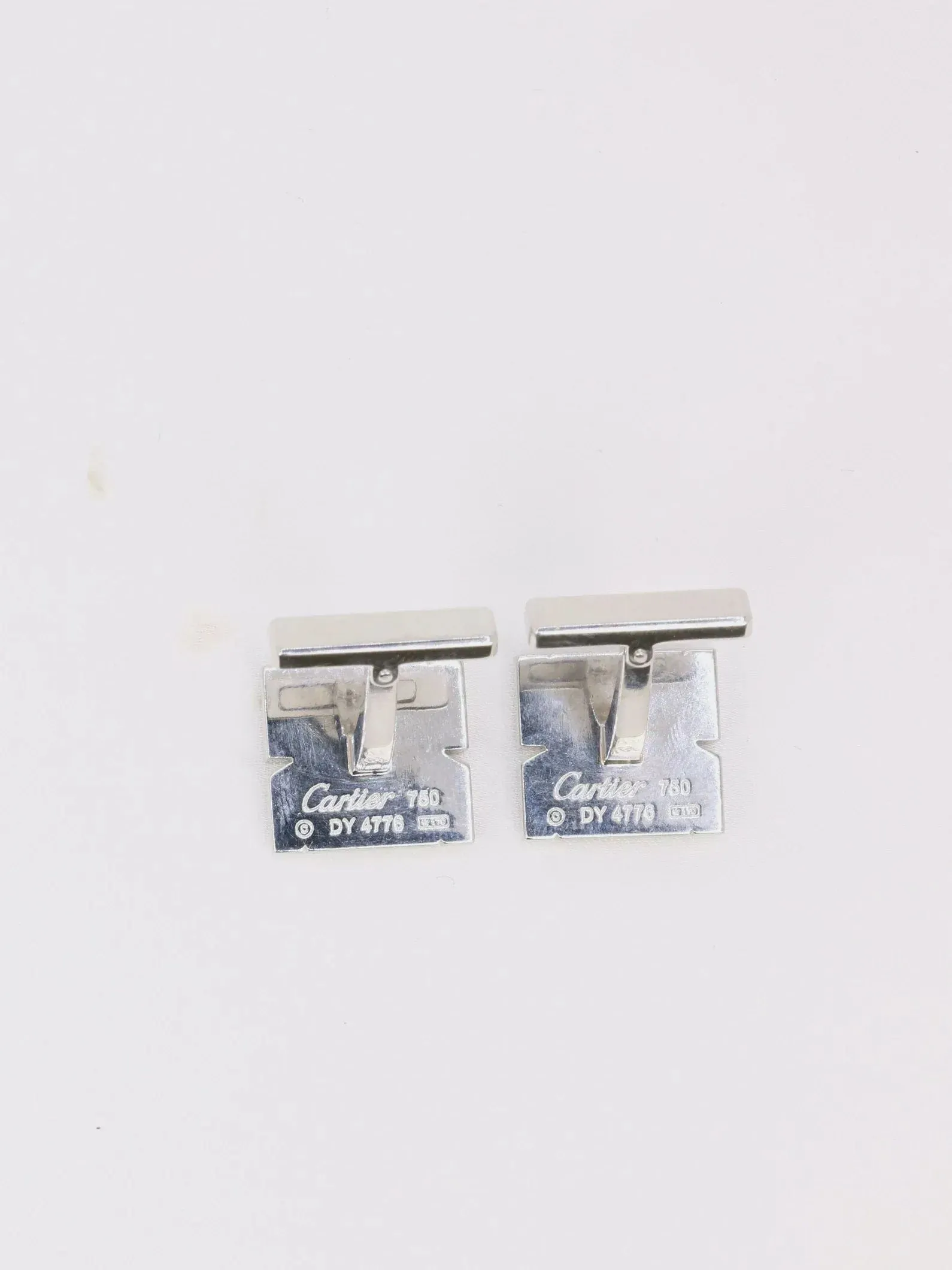 CARTIER - Boutons de manchettes Tank française en or blanc sold by 58 Facettes product image thumbnail 4