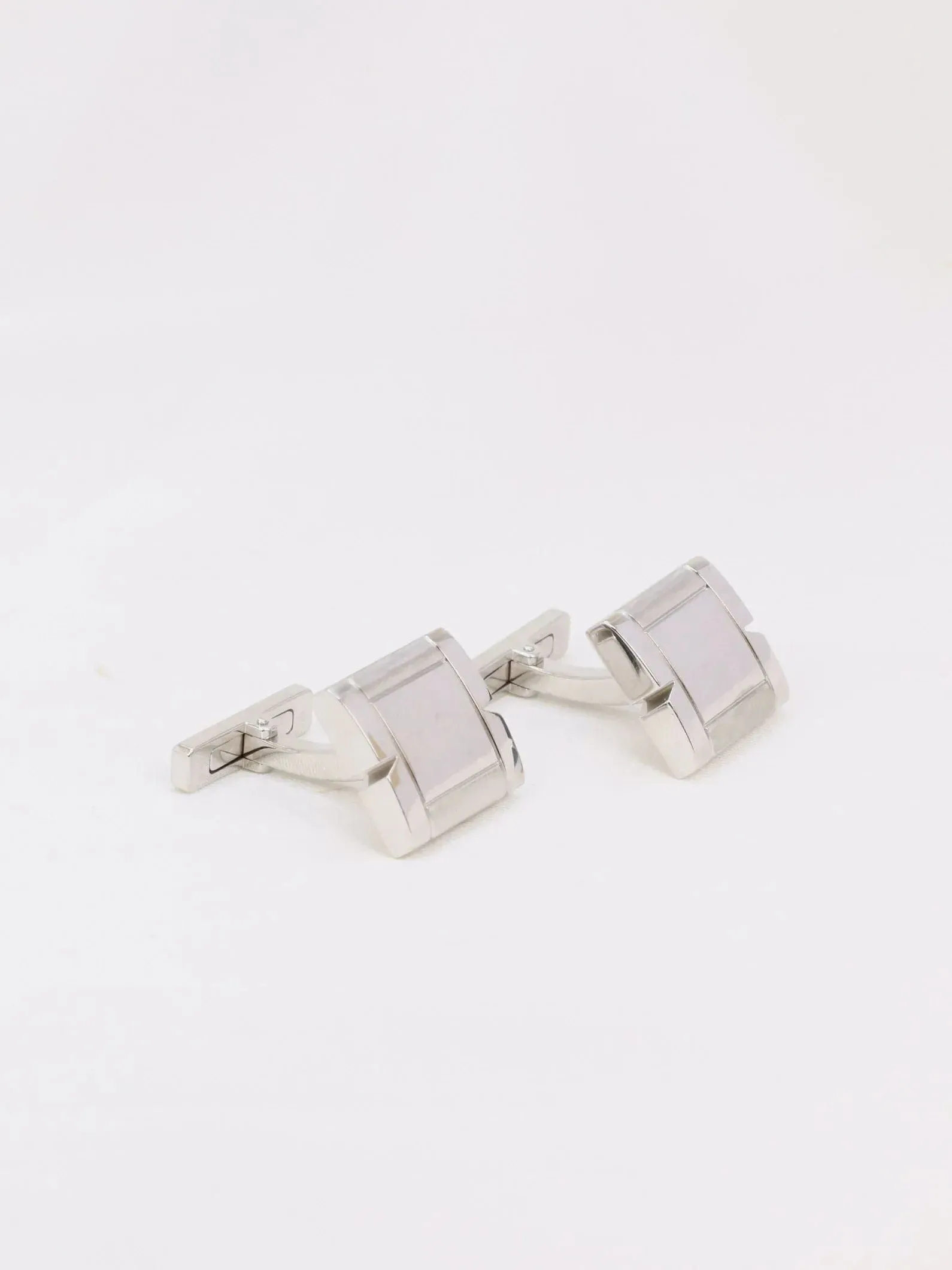 CARTIER - Boutons de manchettes Tank française en or blanc sold by 58 Facettes product image thumbnail 5