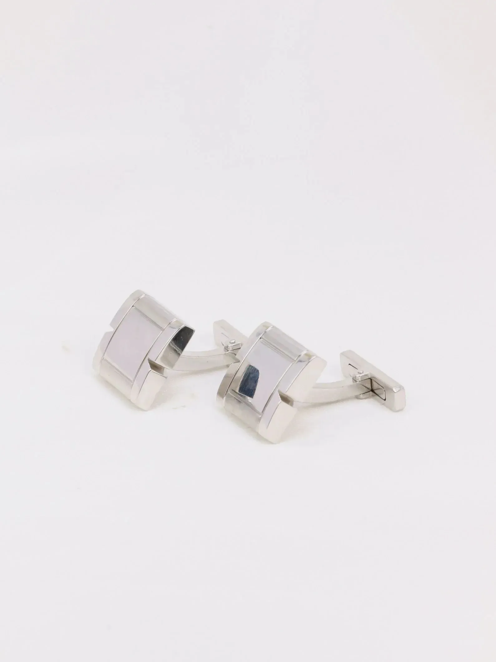 CARTIER - Boutons de manchettes Tank française en or blanc sold by 58 Facettes product image thumbnail 2
