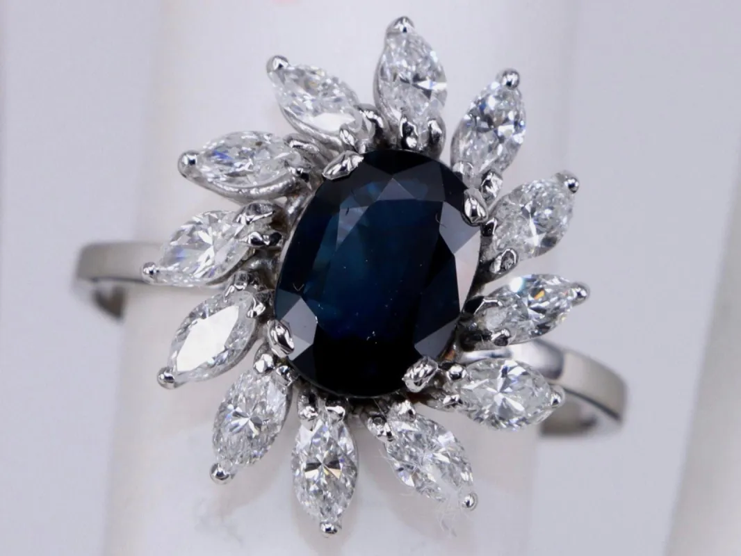 Bague en or blanc Saphir Bleu Ovale et Diamant Marquise sold by 58 Facettes