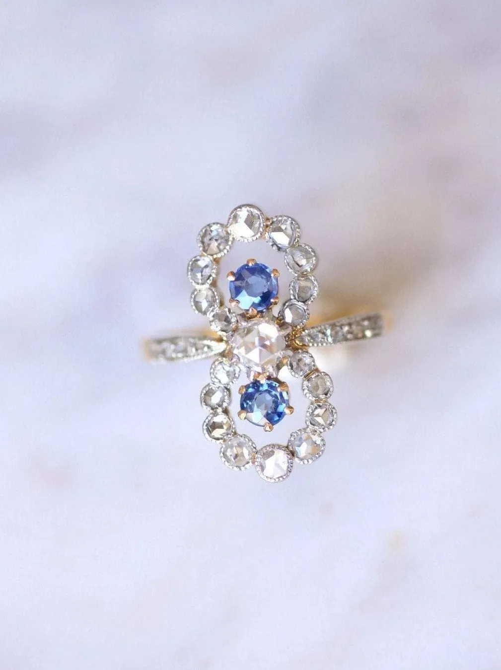 Bague de fiançailles Belle Epoque saphirs et diamants sur or et platine sold by 58 Facettes product image thumbnail 3