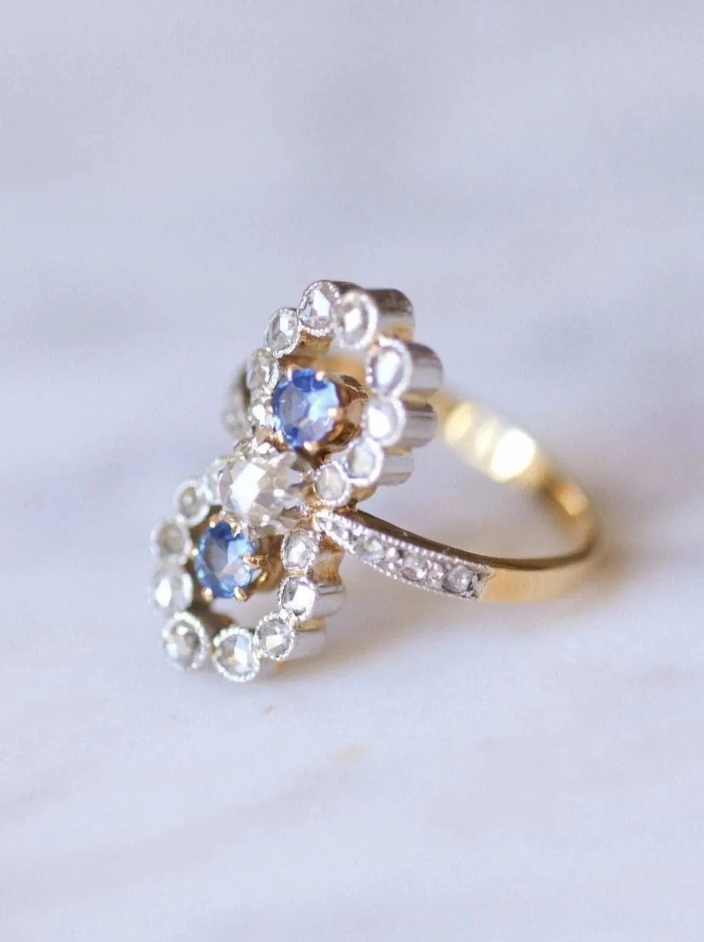 Bague de fiançailles Belle Epoque saphirs et diamants sur or et platine sold by 58 Facettes product image thumbnail 5