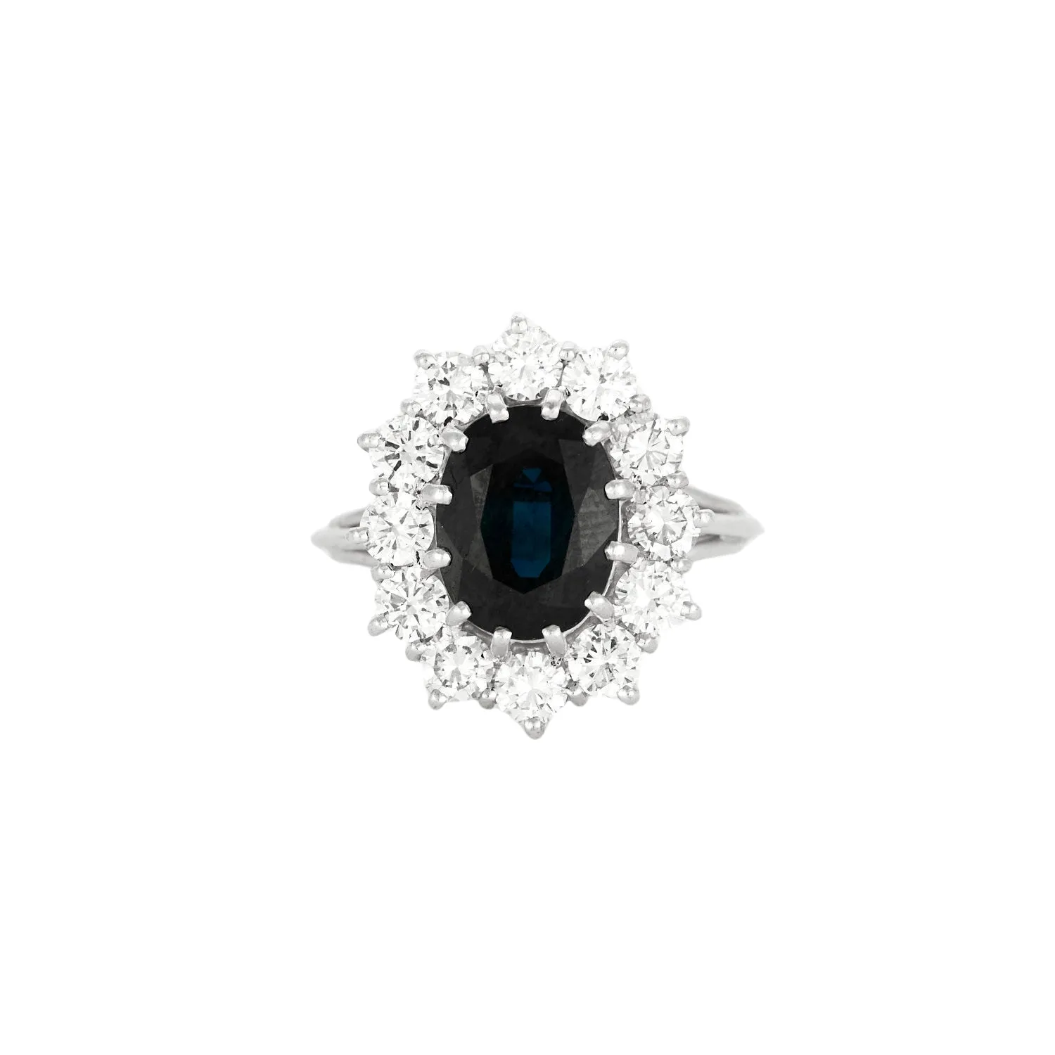 Bague marguerite saphir entourage diamants en or blanc sold by 58 Facettes