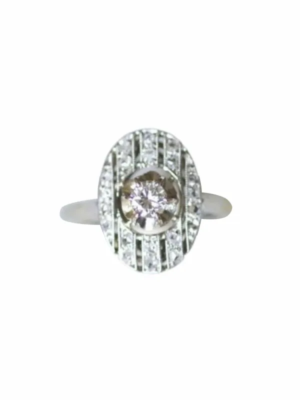 Bague de fiançailles ovale Art Deco platine or blanc et diamants sold by 58 Facettes